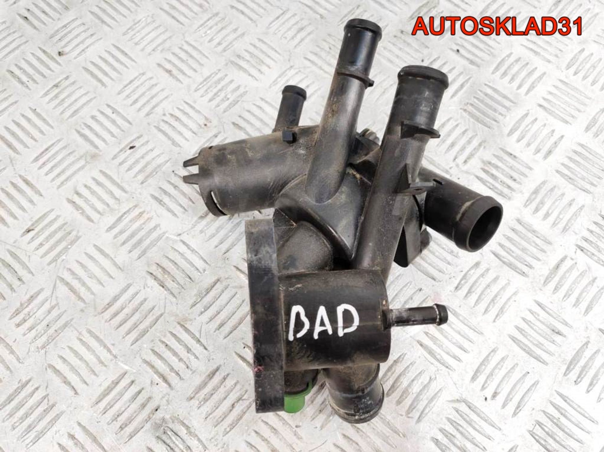 Корпус термостата VW Golf 4 1,6 BAD Бензин 032121111CF, 1800 рублей, Дубовое