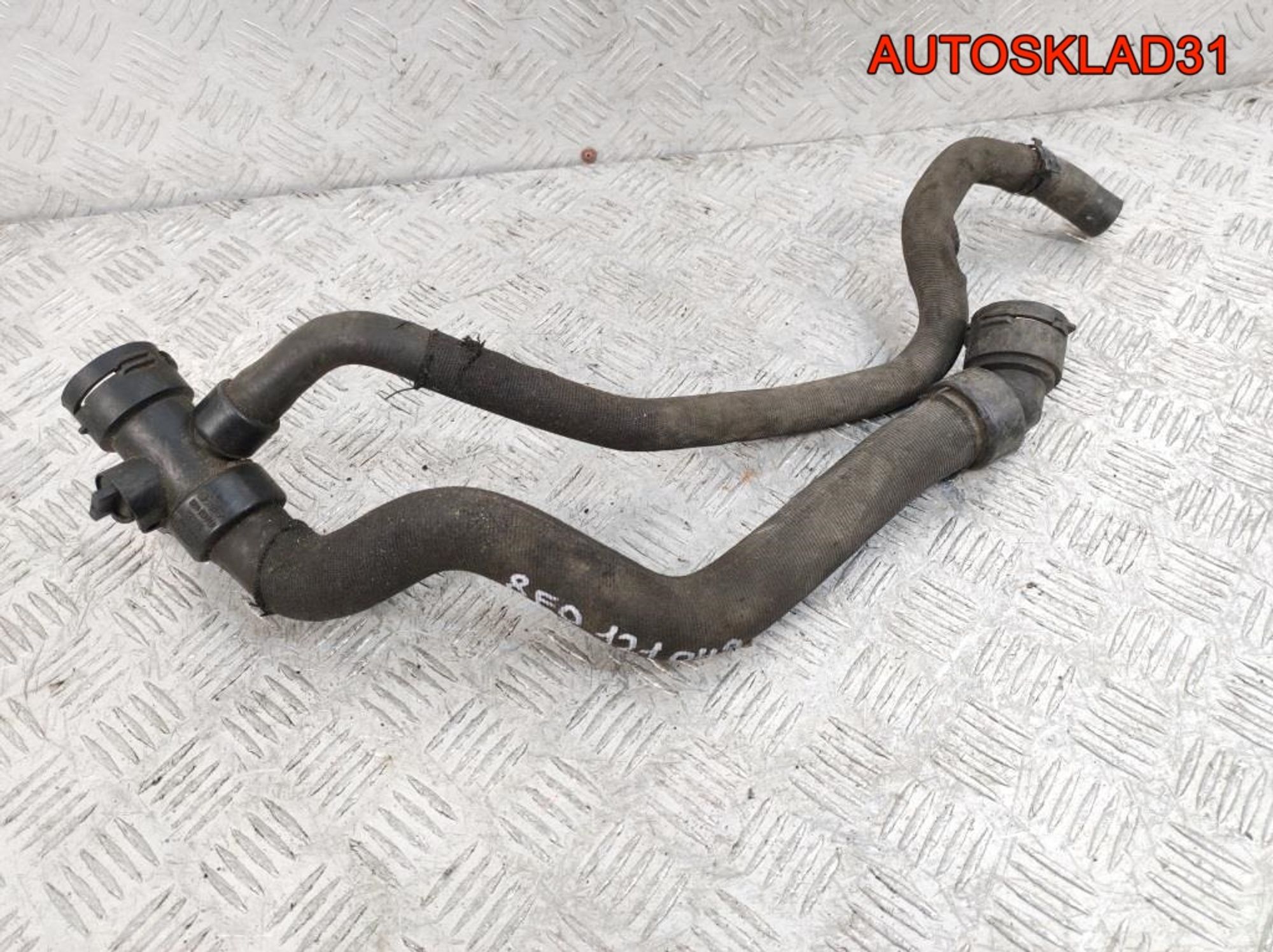 Патрубок радиатора Audi A4 B6 2,0 ALT Бензин 8E0121049, 1500 рублей, Дубовое