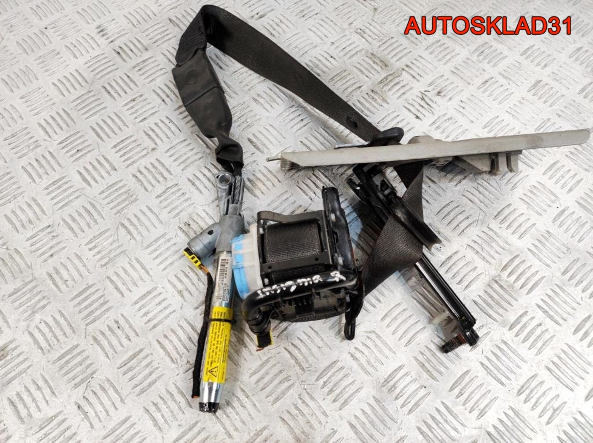 Ремень безопасности передний правый Opel Insignia 306834710, 3600 рублей, Дубовое