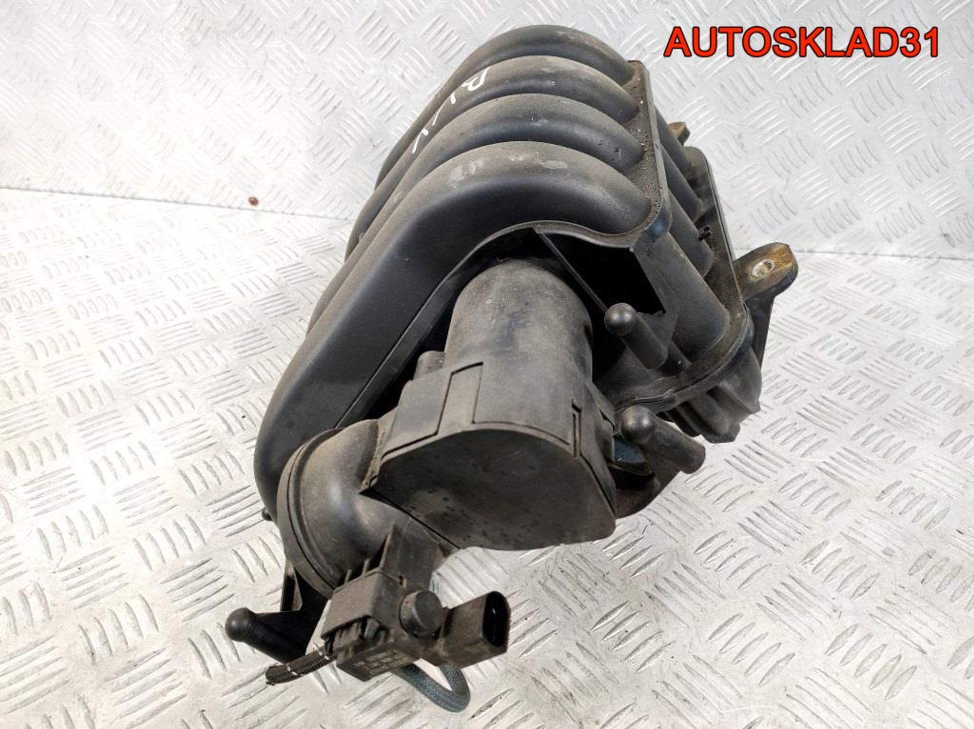 Коллектор впускной VW Passat B6 2.0 BVY 06F133210P, 4500 рублей, Дубовое