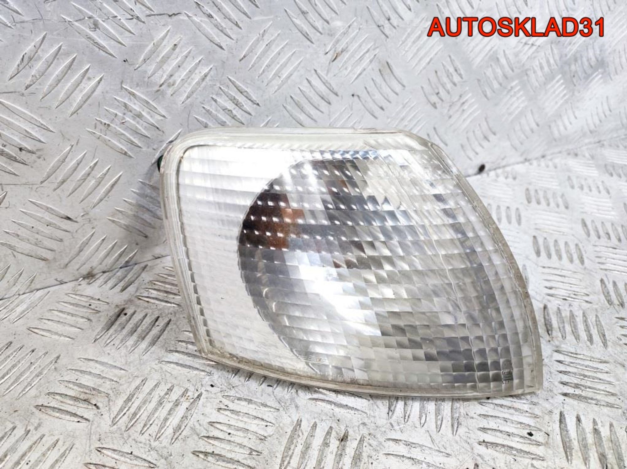 Указатель поворота правый VW Passat B5 3B0953050C, 900 рублей, Дубовое