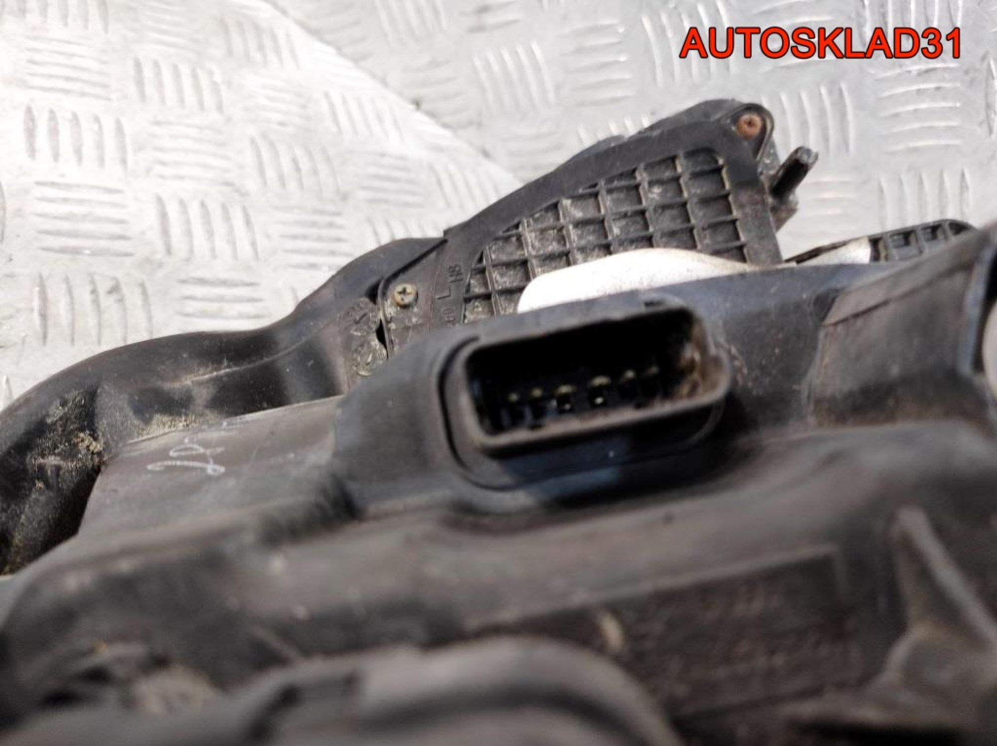 Фара левая Renault Modus 8200613074, 3600 рублей, Дубовое