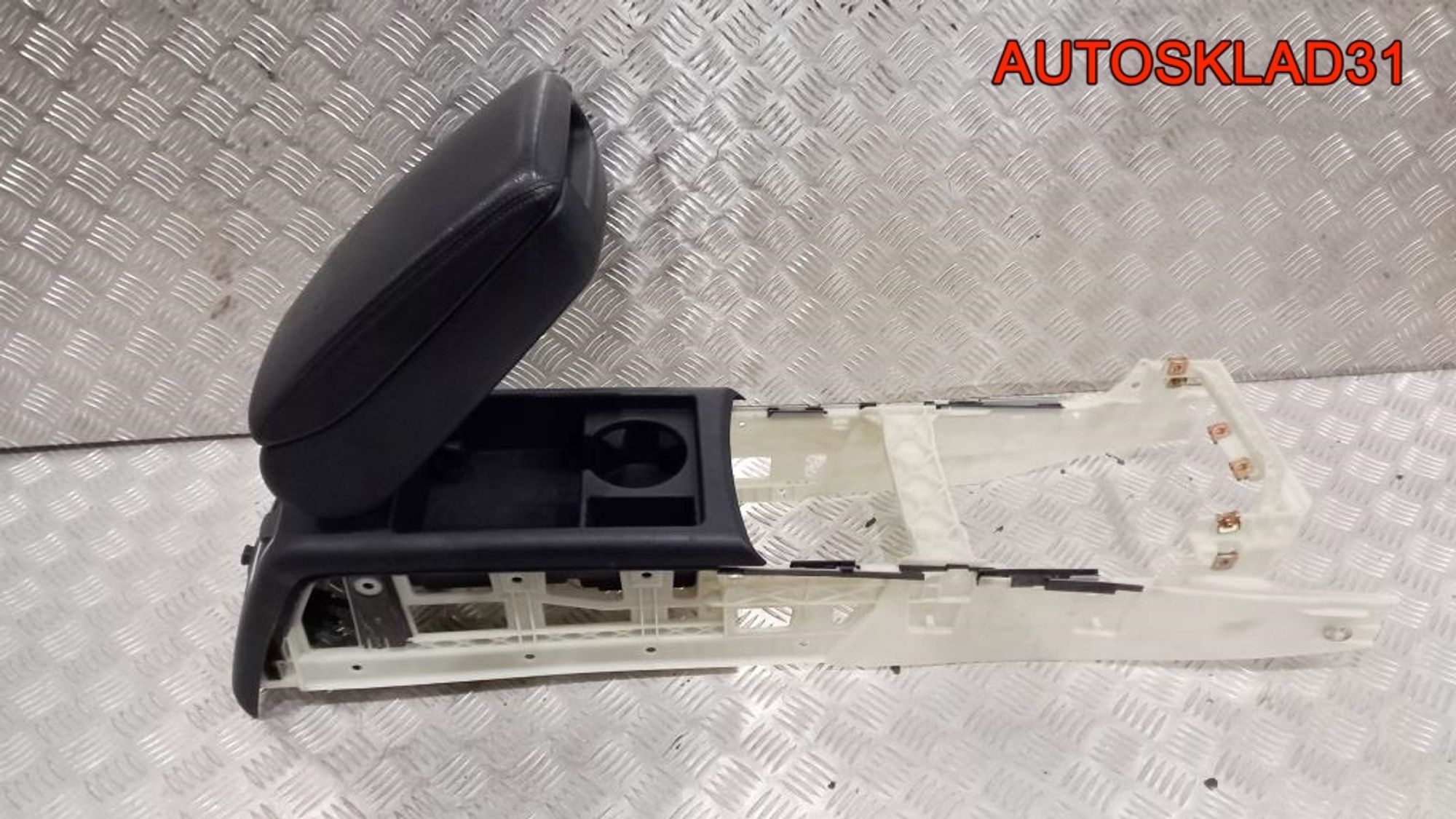 Подлокотник Audi A6 C6 4F0864209A, 2000 рублей, Дубовое