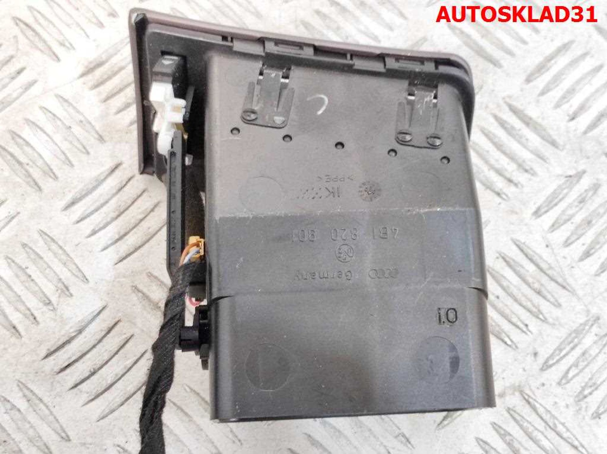 Дефлектор воздушный левый Audi A6 C5 4B1820901, 1000 рублей, Дубовое