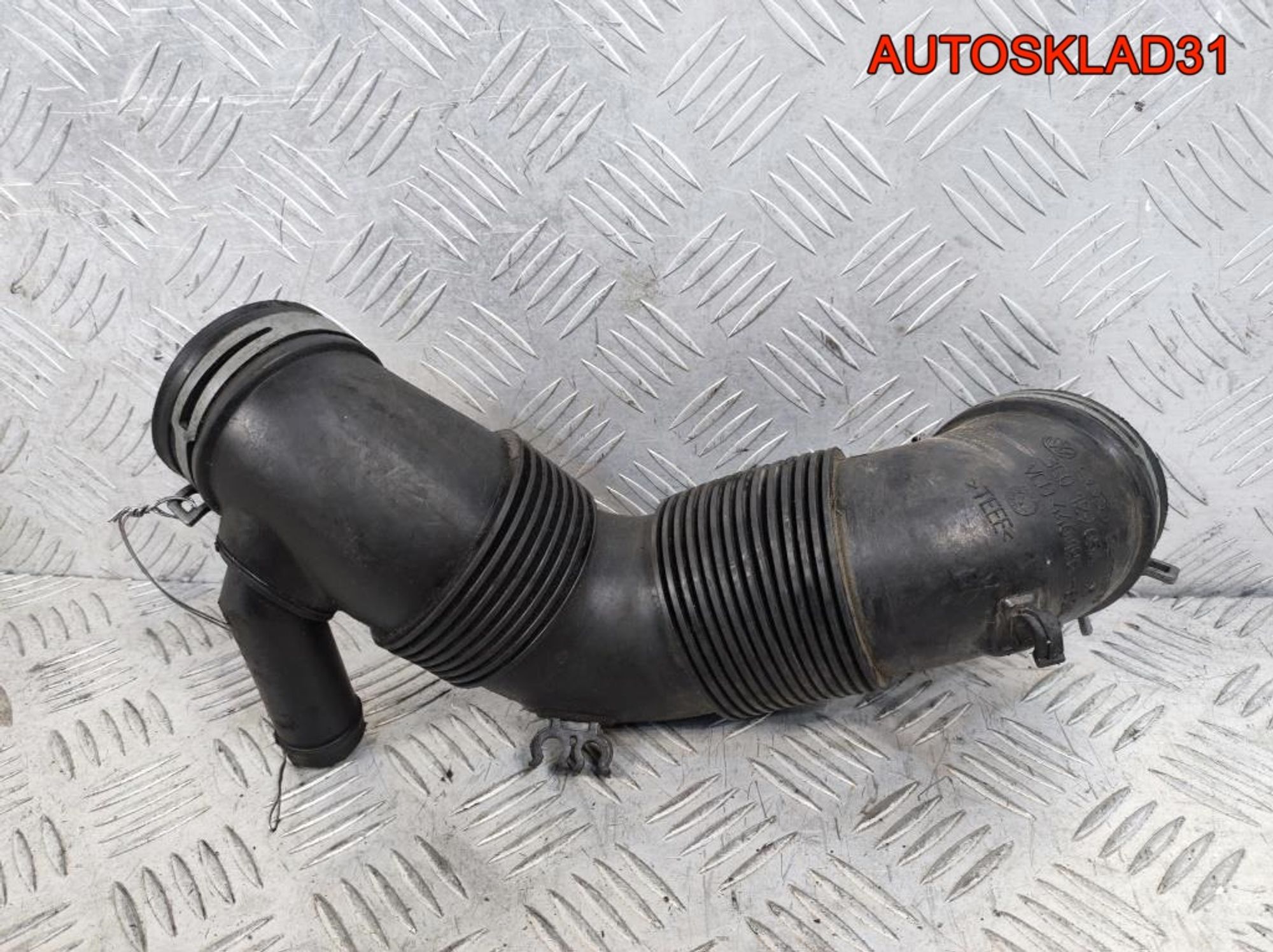 Патрубок воздушного фильтра Passat B6 3C0129654M, 900 рублей, Дубовое