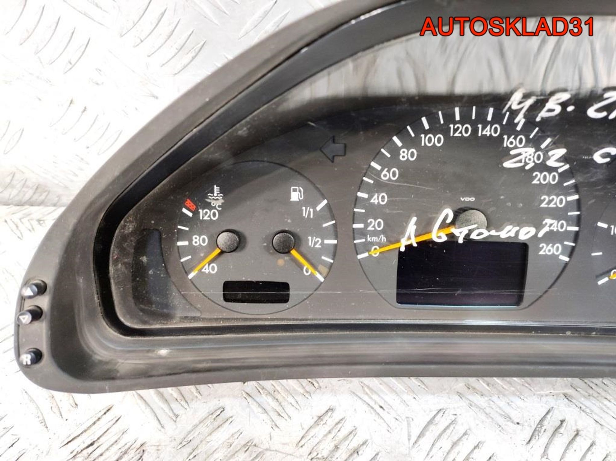 Панель приборов Mercedes W210 2,2 Дизель A2105402811, 7000 рублей, Дубовое