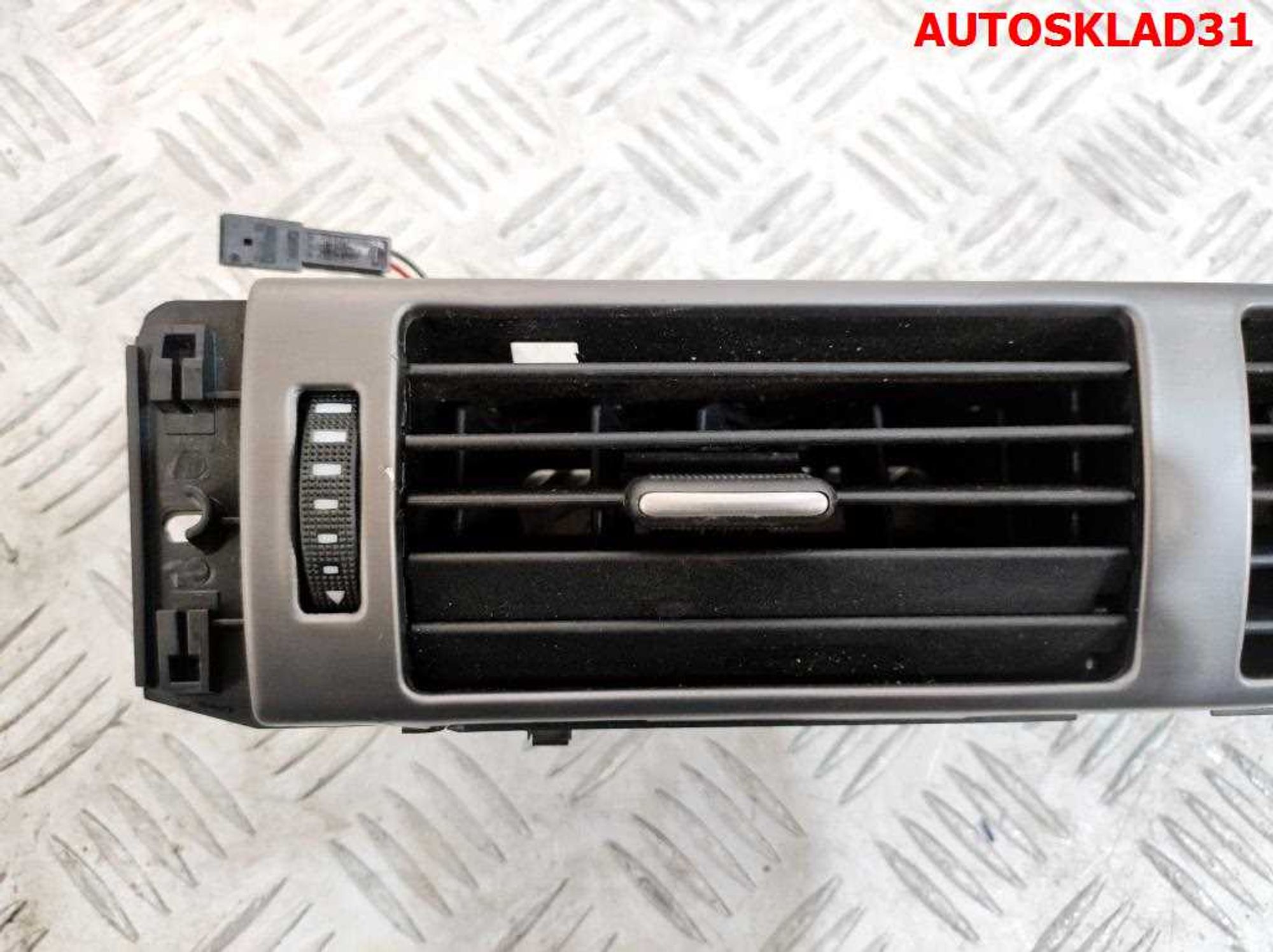 Дефлектор воздушный центральный Audi A6 C5 4B1820951, 2000 рублей, Дубовое