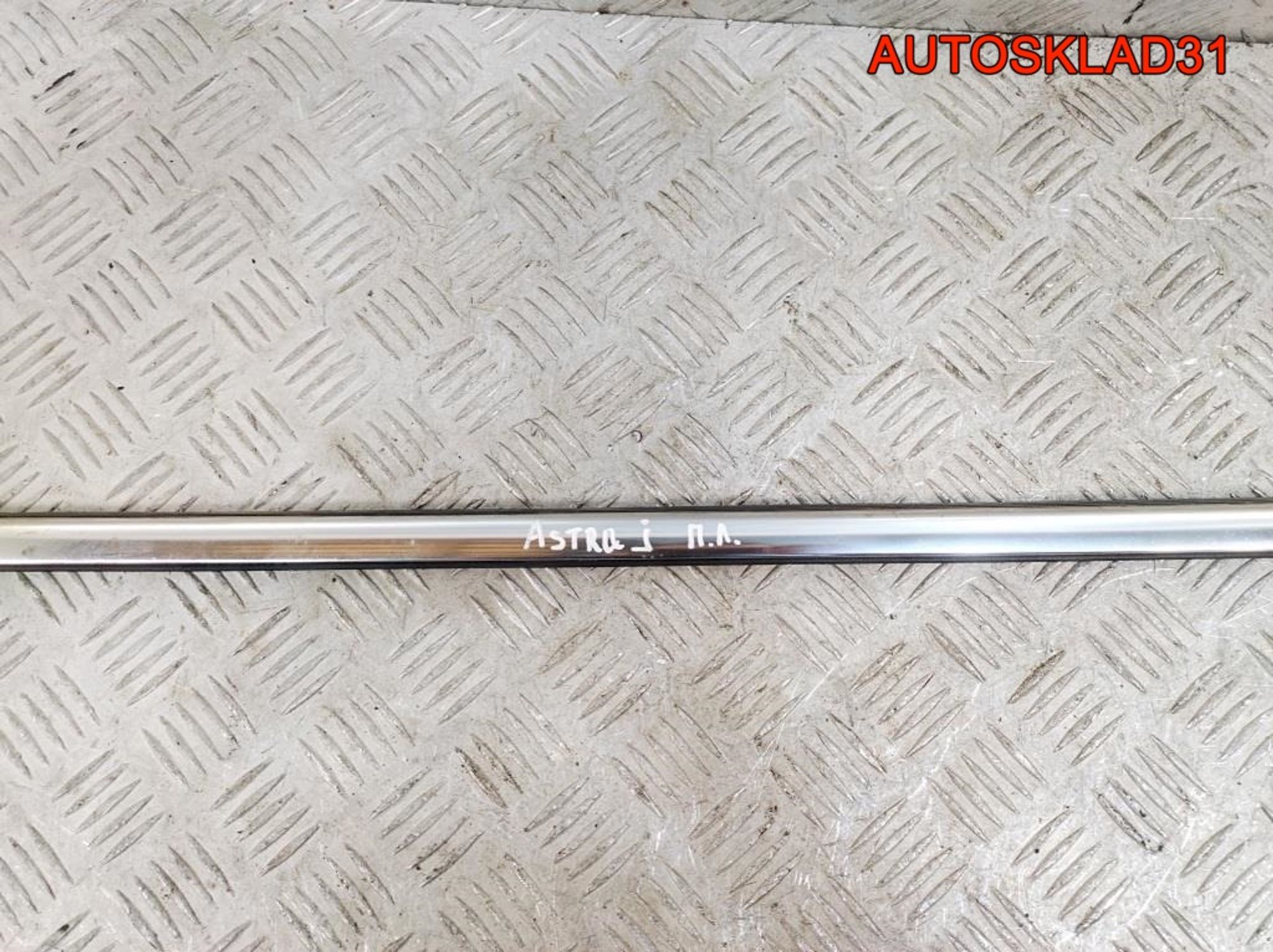 Накладка стекла переднего левого Opel Astra J 13347218, 900 рублей, Дубовое