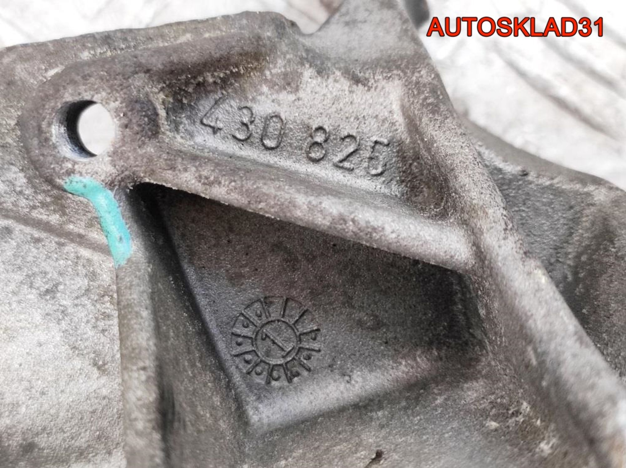 Кронштейн опоры КПП Renault Kangoo K9K 7700430825, 1000 рублей, Дубовое