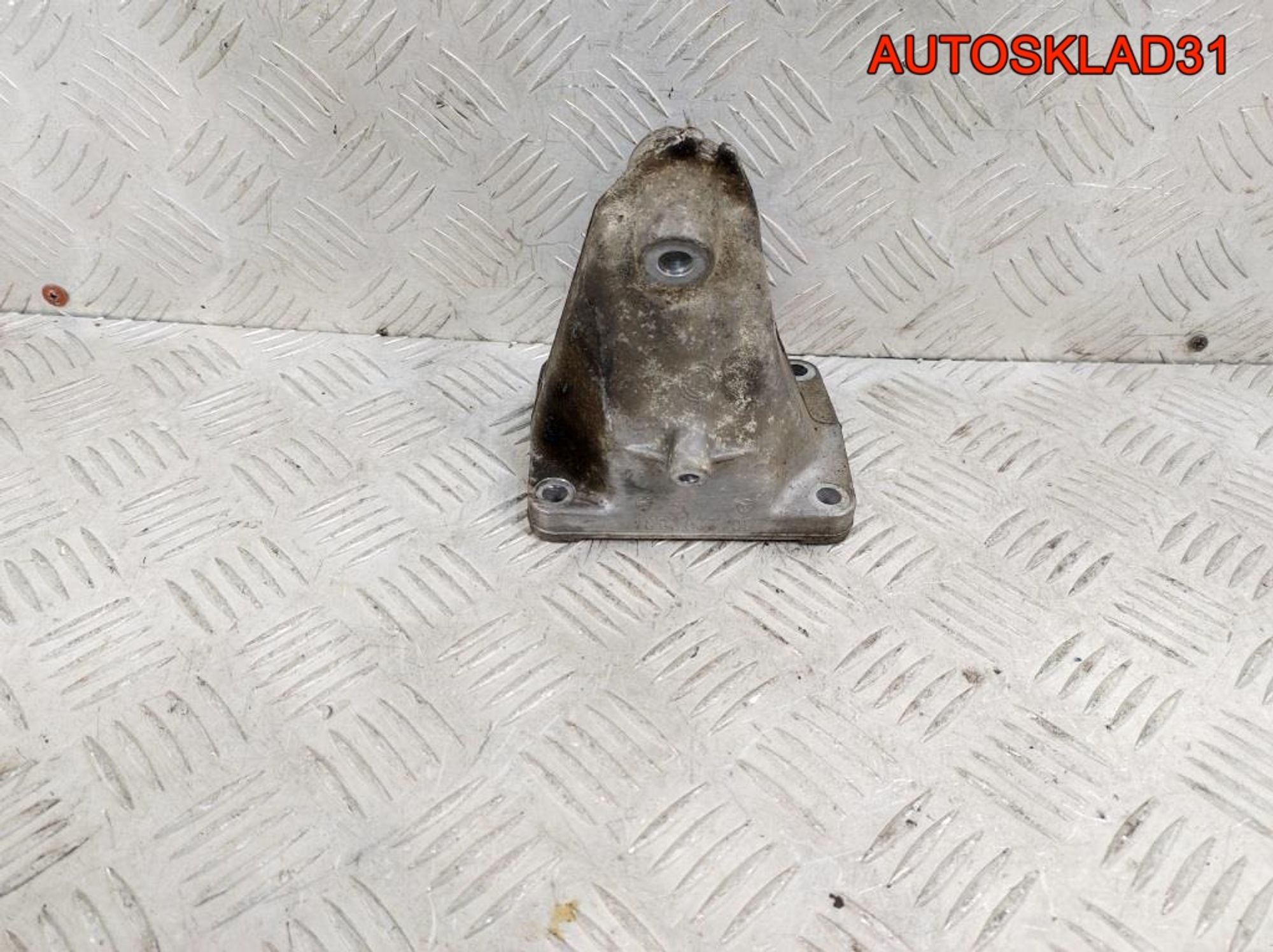 Кронштейн двигателя правый Mercedes Benz W210 2.2 CDI A6042230004, 900 рублей, Дубовое