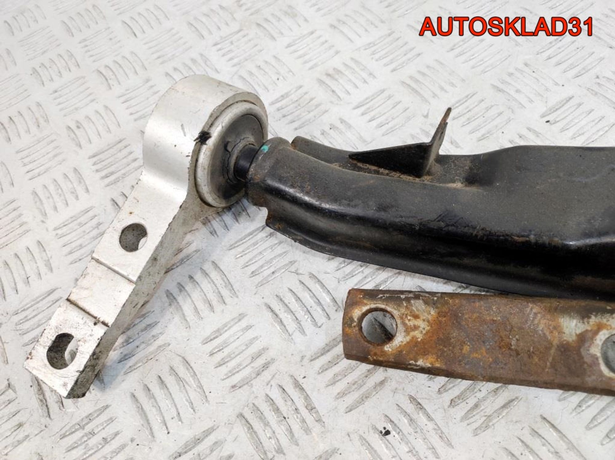 Рычаг передний нижний левый Nissan Primera P12 54501AV600, 1300 рублей, Дубовое