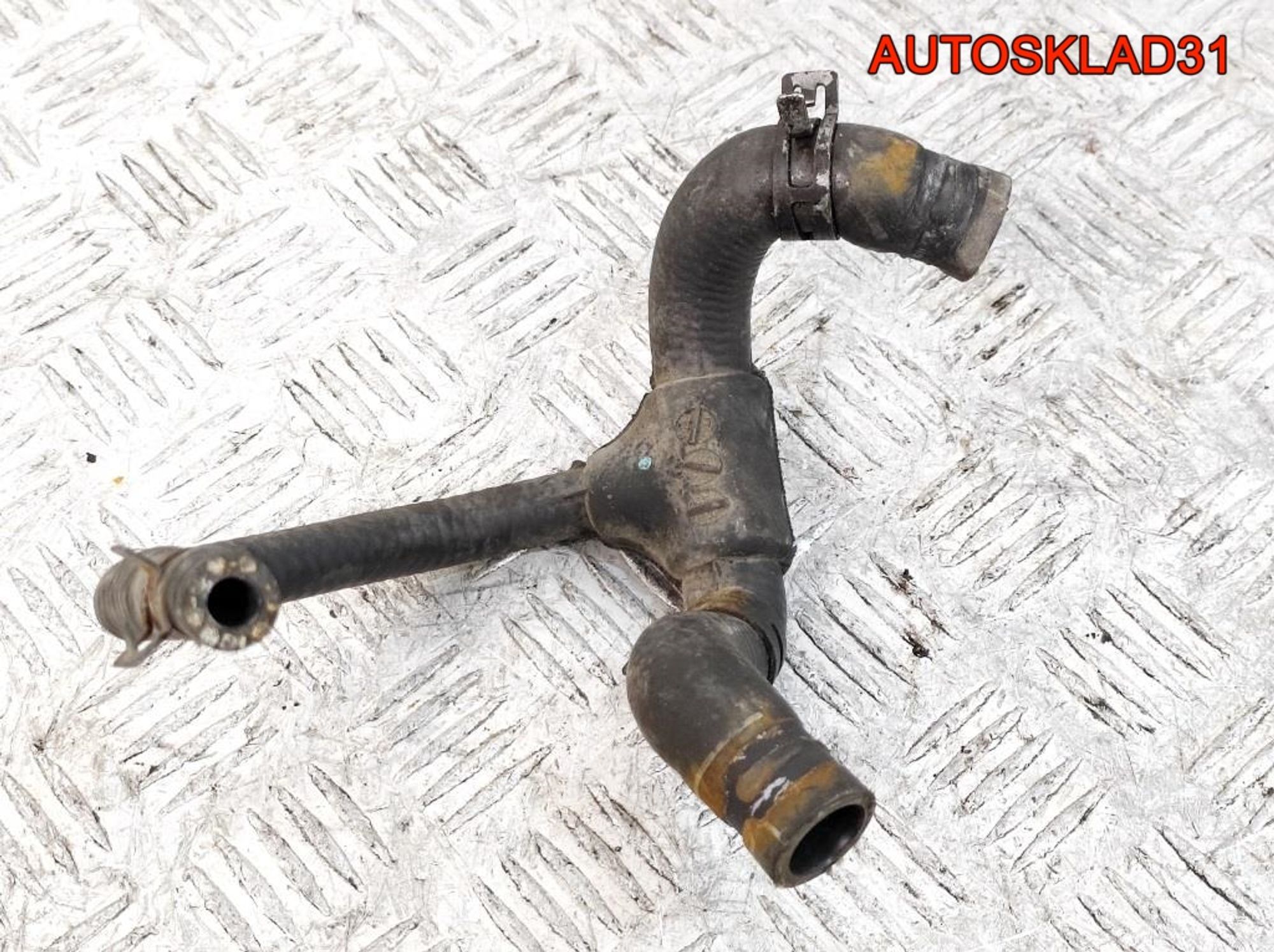 Патрубок охлаждения VW Passat B5 1,8 ARG Бензин 058121058Q, 600 рублей, Дубовое