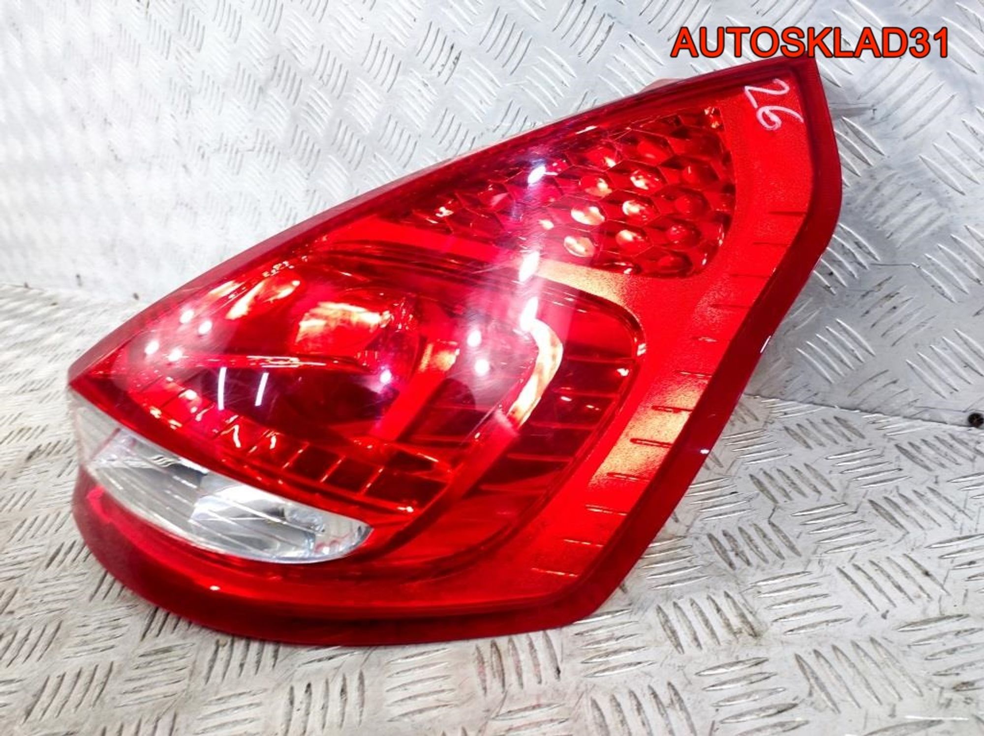 Фонарь задний правый Ford Fiesta 8A6113404AE, 3300 рублей, Дубовое
