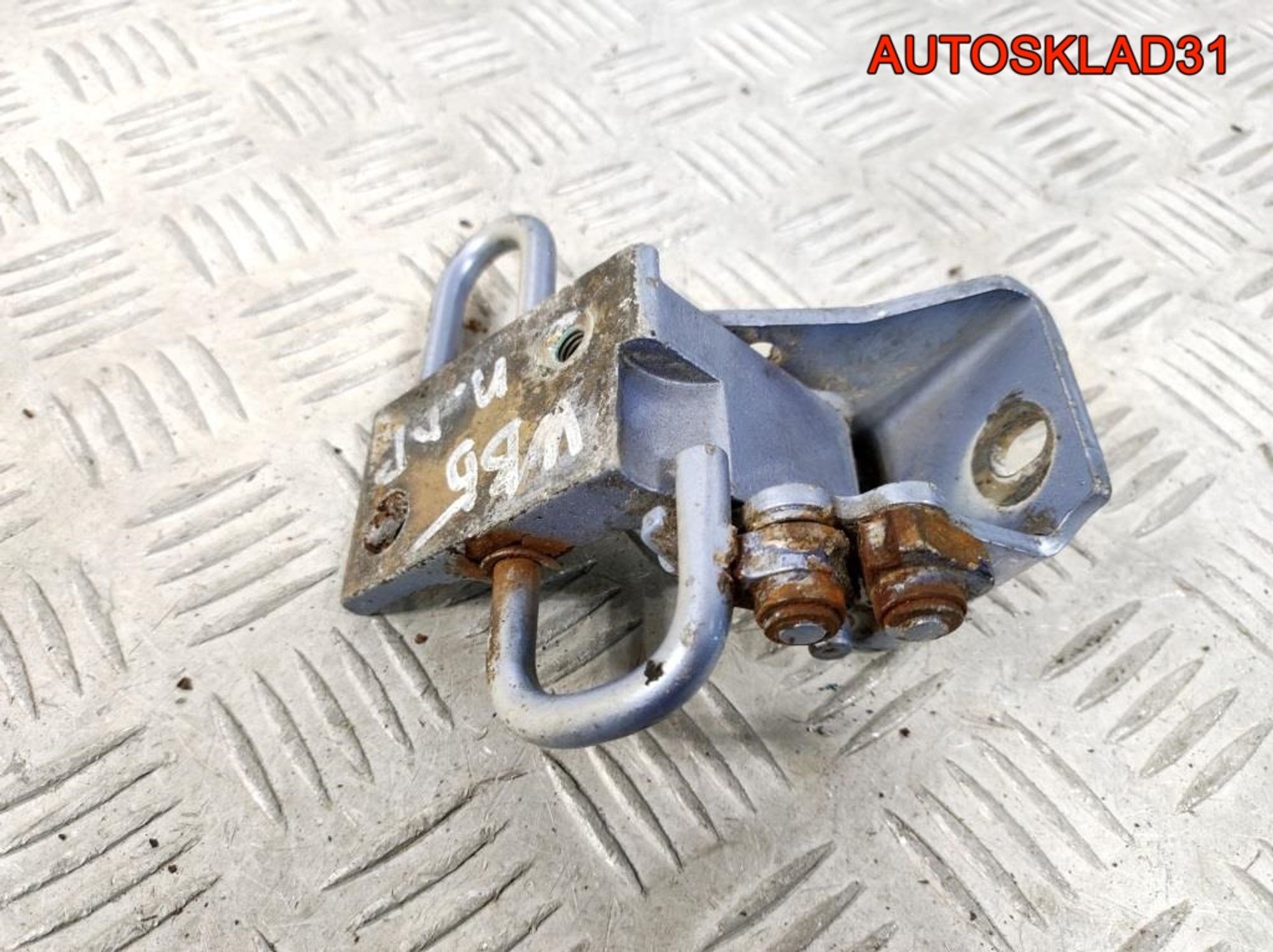 Петля двери передняя правая нижняя Audi A3 8L1, 4500 рублей, Дубовое