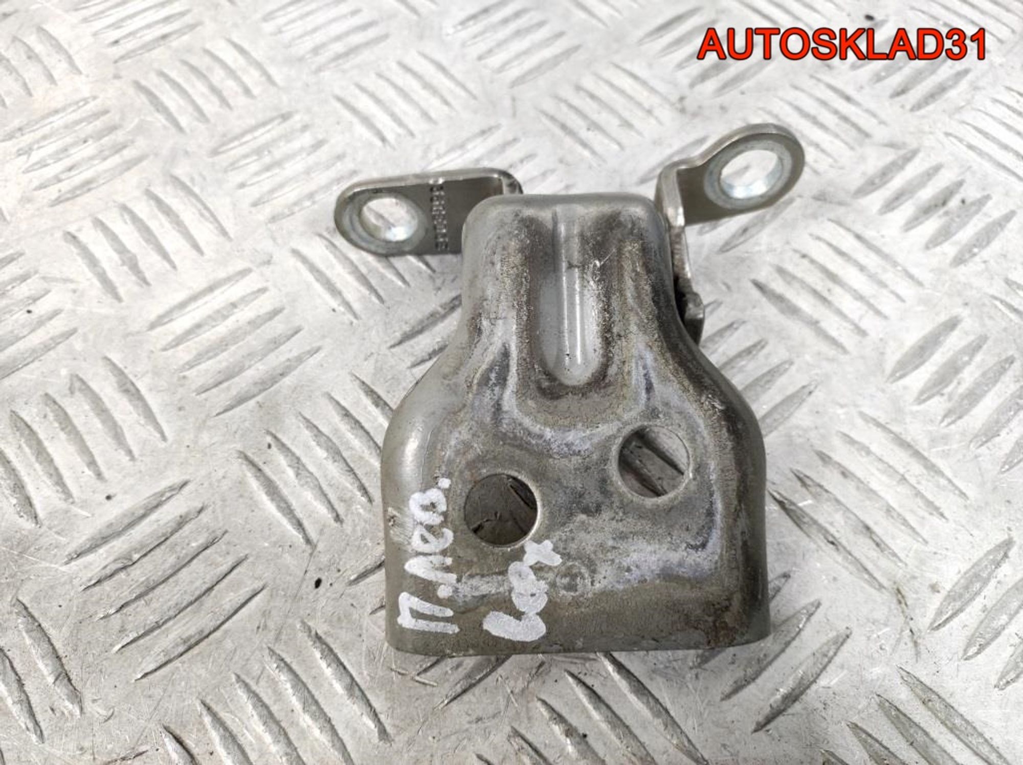 Петля двери передняя левая верхняя Ford Fusion, 900 рублей, Дубовое