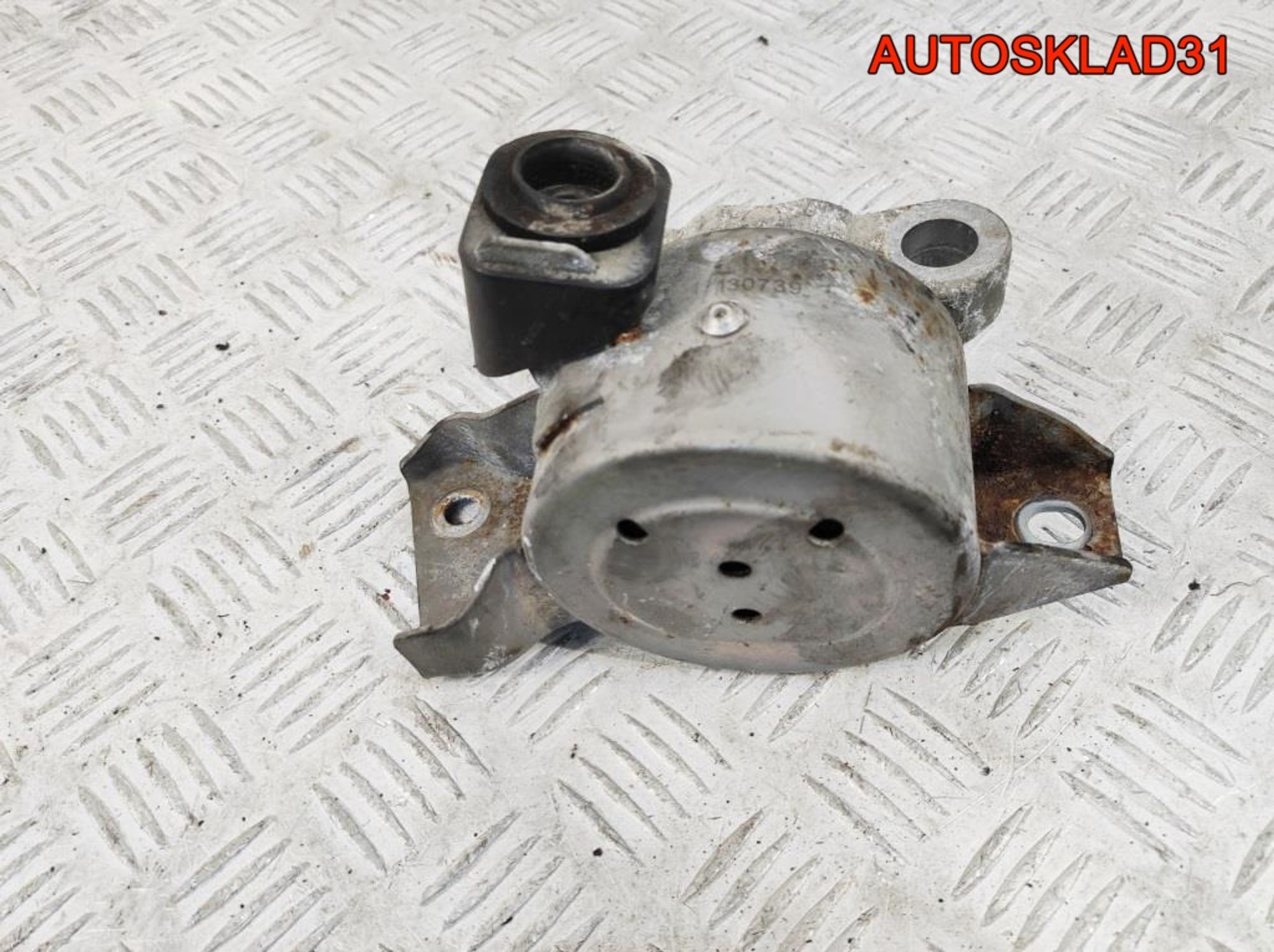 Опора двигателя правая Opel Corsa D 13130739, 1700 рублей, Дубовое
