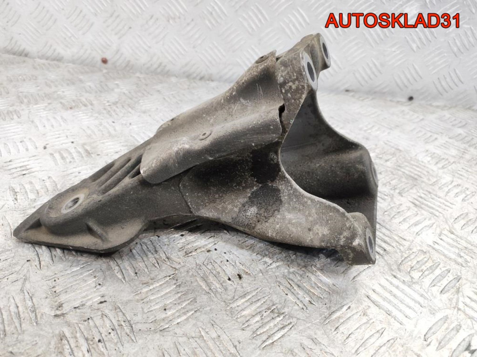 Кронштейн двигателя правый BMW E90 2.0 N47D20A 22116777056, 800 рублей, Дубовое