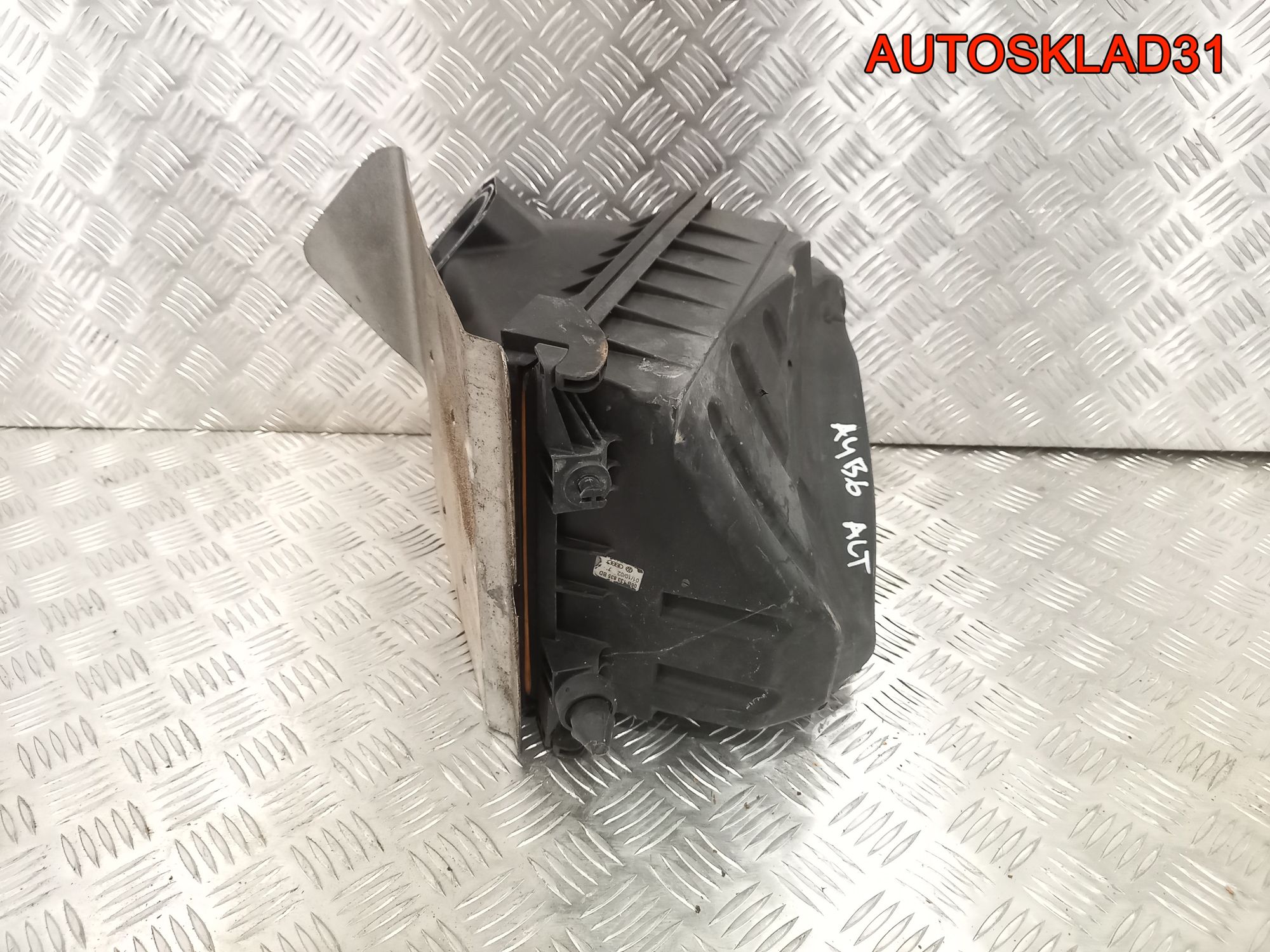 Корпус воздушного фильтра Audi A4 B6 06B133837AG, 2700 рублей, Дубовое