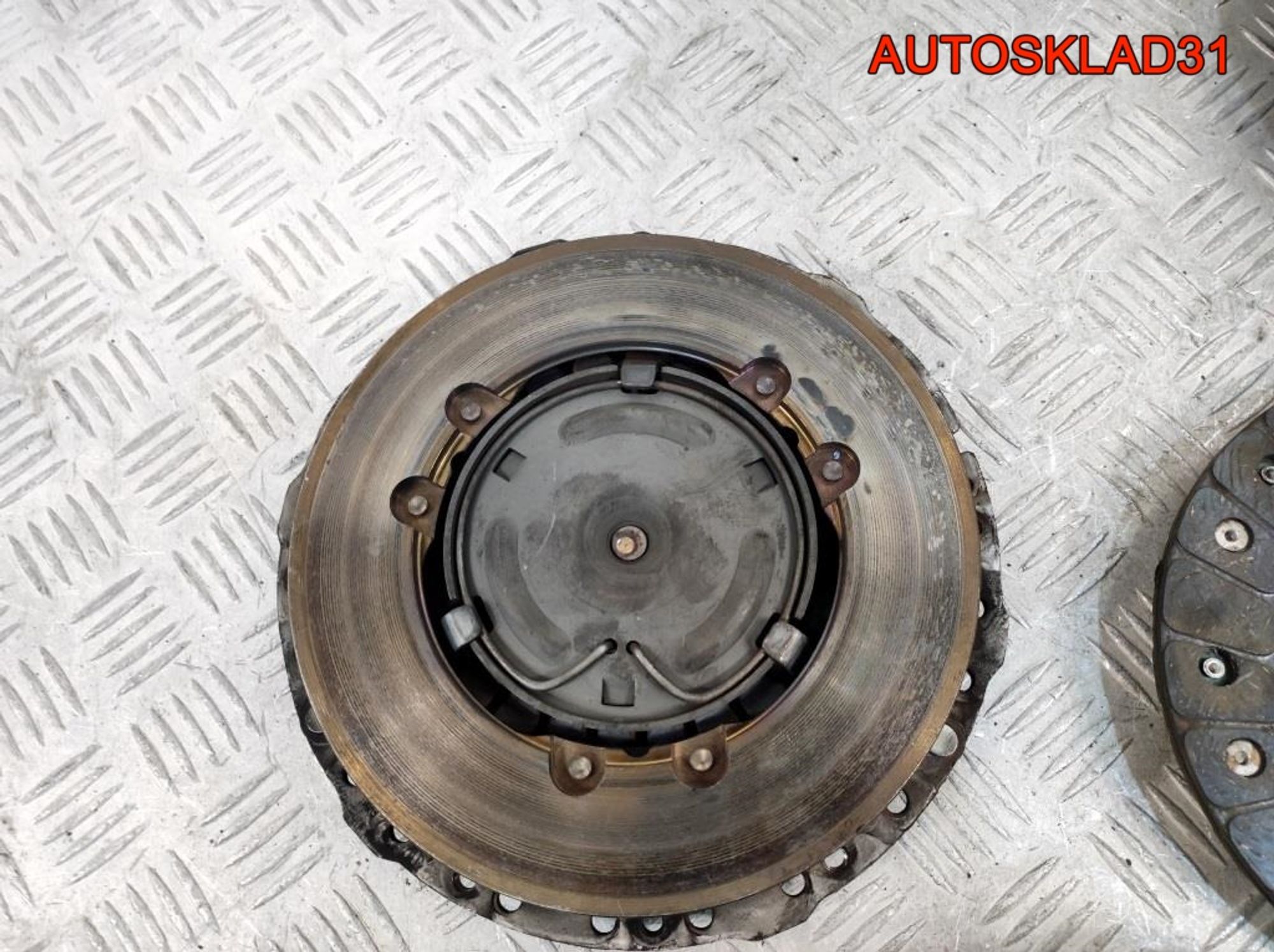 Комплект сцепления VW Golf 4 1,4 BCA 027105273D, 900 рублей, Дубовое