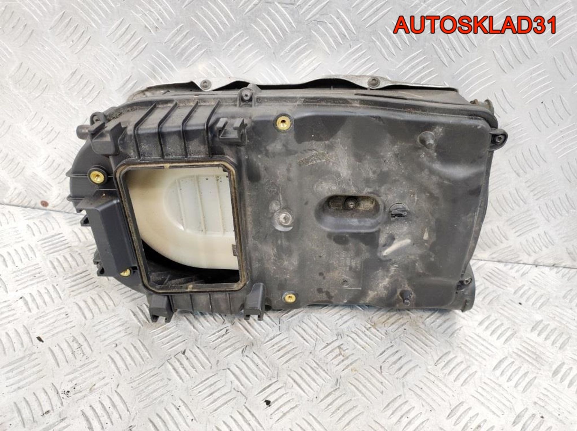 Корпус воздушного фильтра Mercedes X204 651.912, 2000 рублей, Дубовое