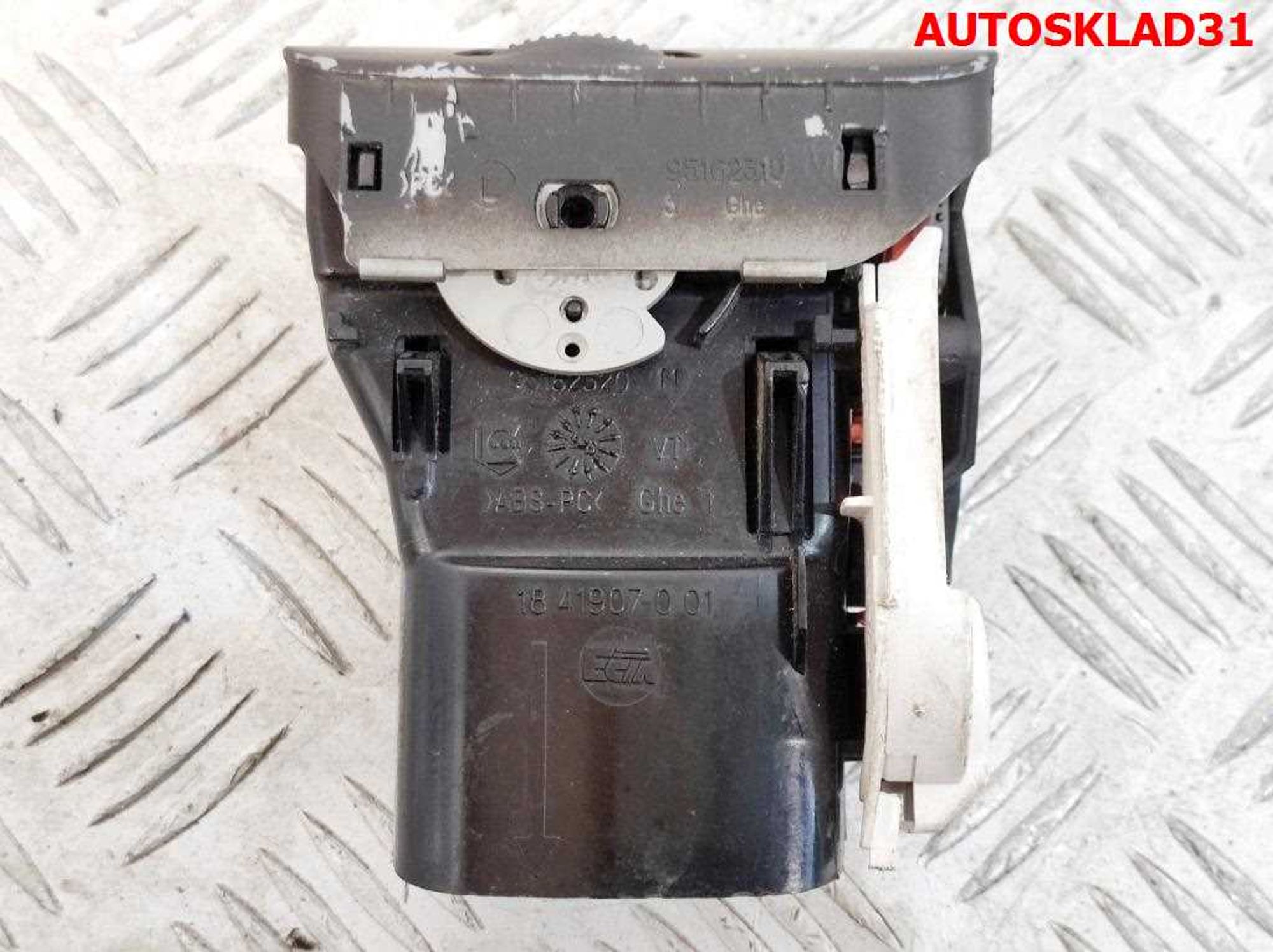 Дефлектор воздушный левый VW Passat B5 3B0819703A, 1000 рублей, Дубовое