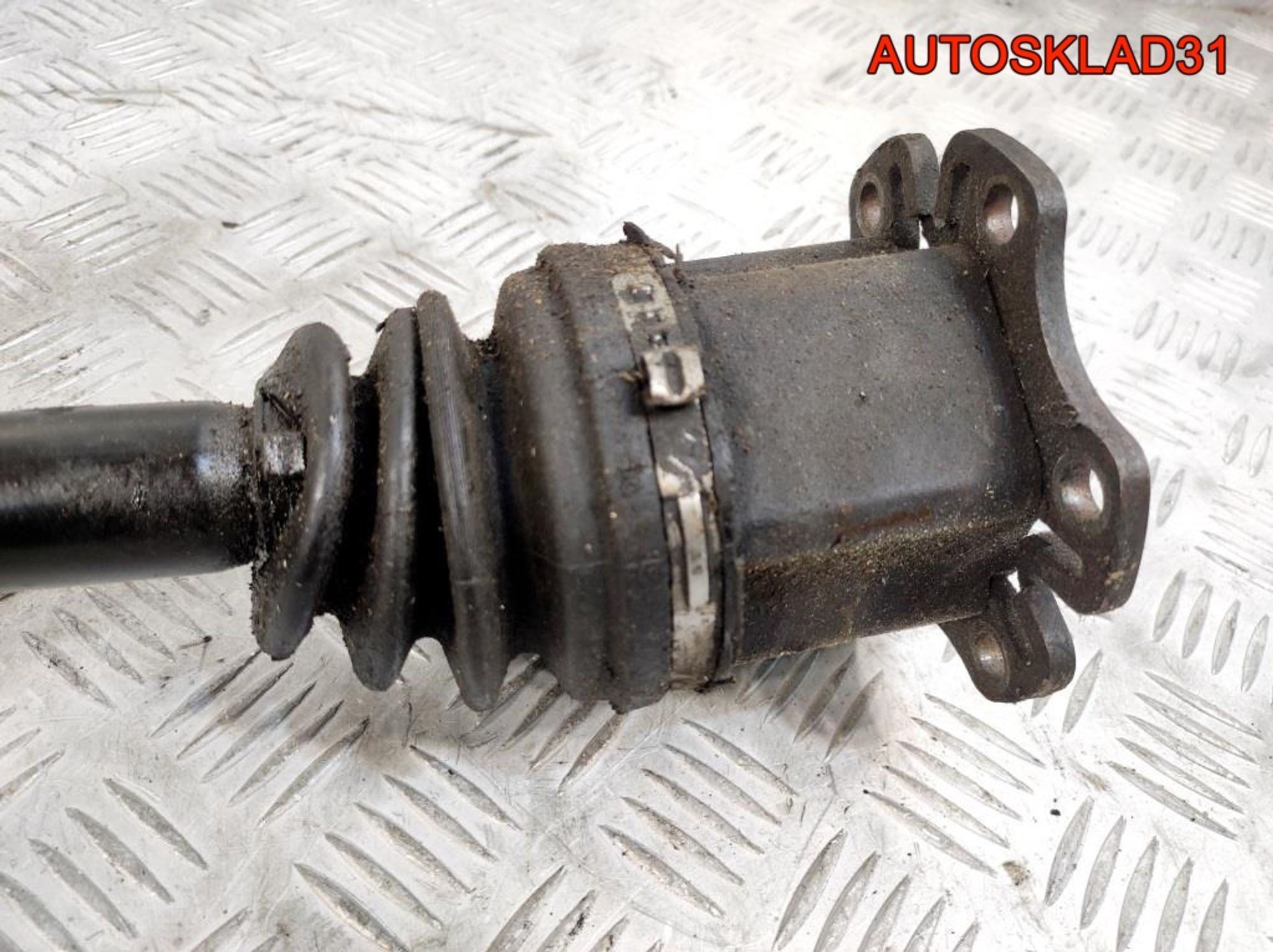 Полуось передняя правая Audi A4 B7 3,0 Дизель АКПП 8E0407272BA, 5400 рублей, Дубовое