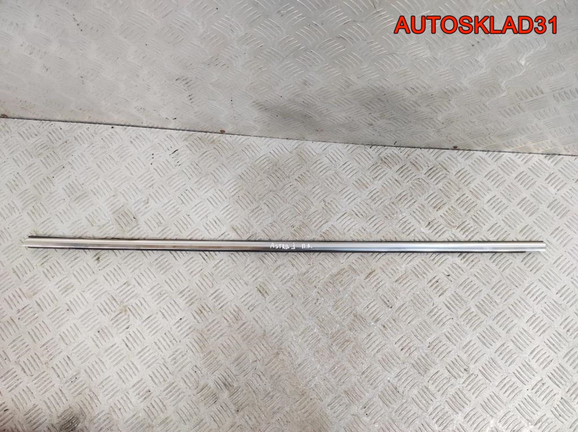 Накладка стекла переднего левого Opel Astra J 13347218, 900 рублей, Дубовое