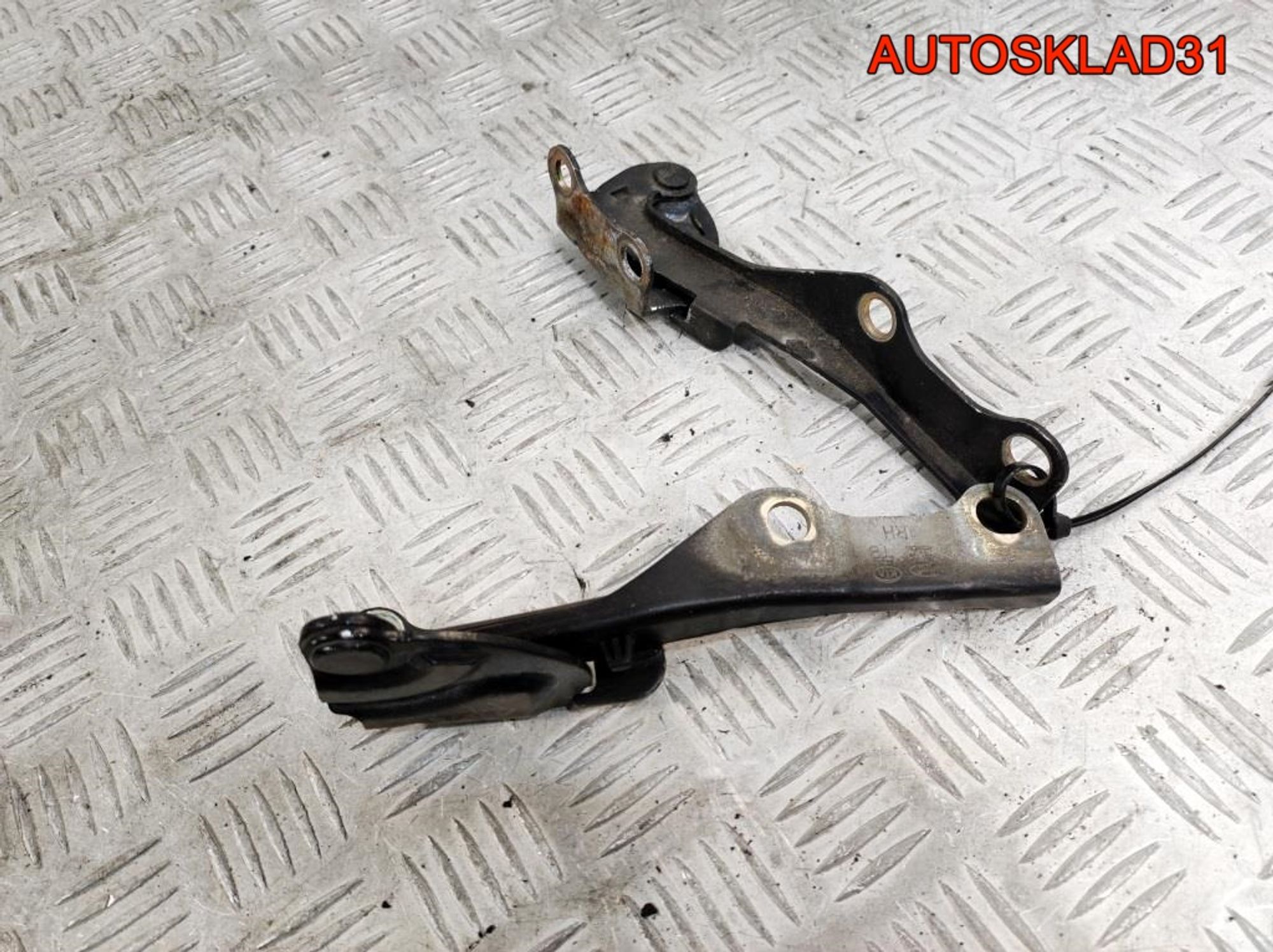 Петля капота правая Hyundai Getz 791201C000, 2700 рублей, Дубовое