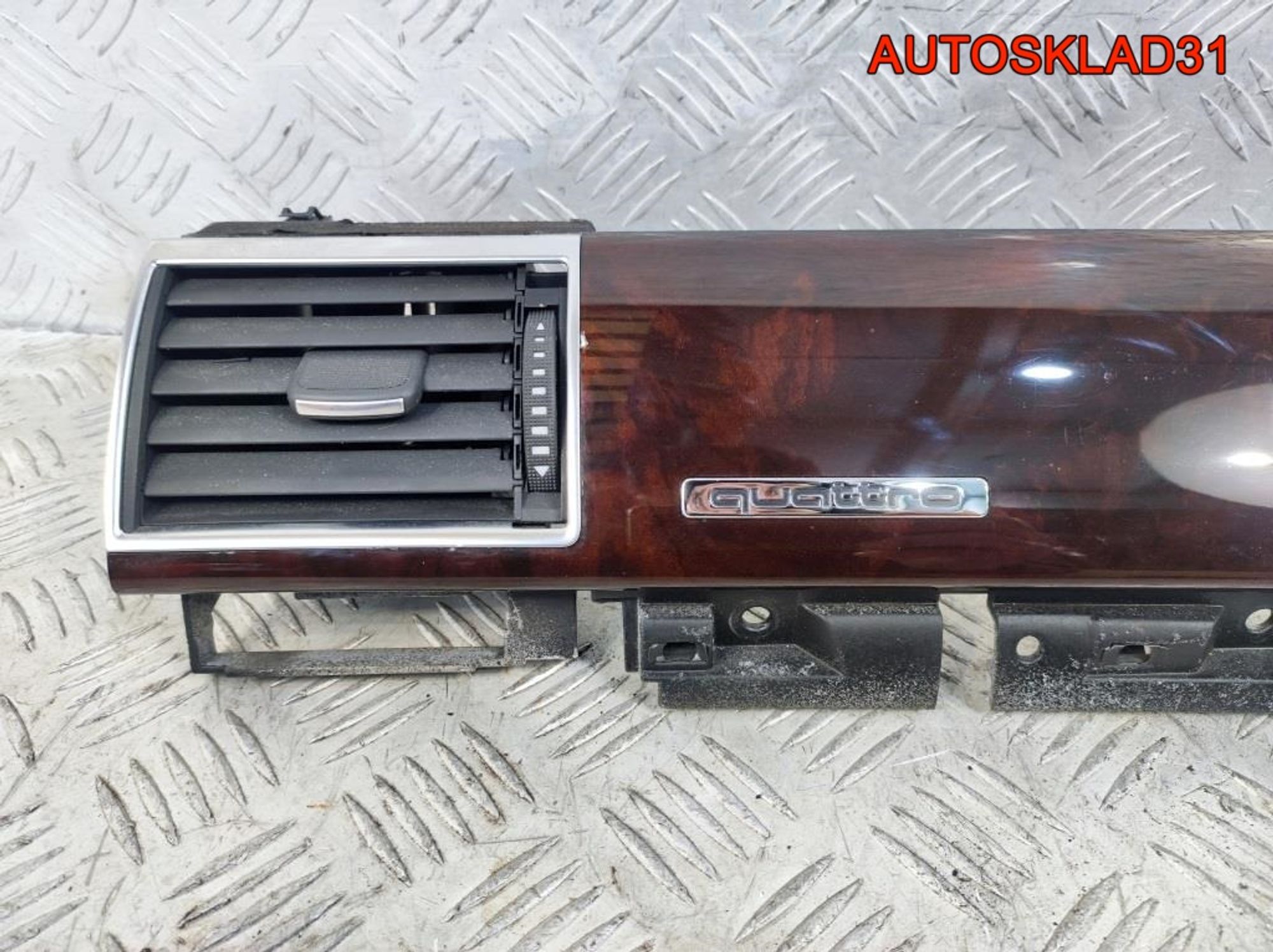 Накладка декоративная торпедо Audi A8 4E1857186H, 2500 рублей, Дубовое
