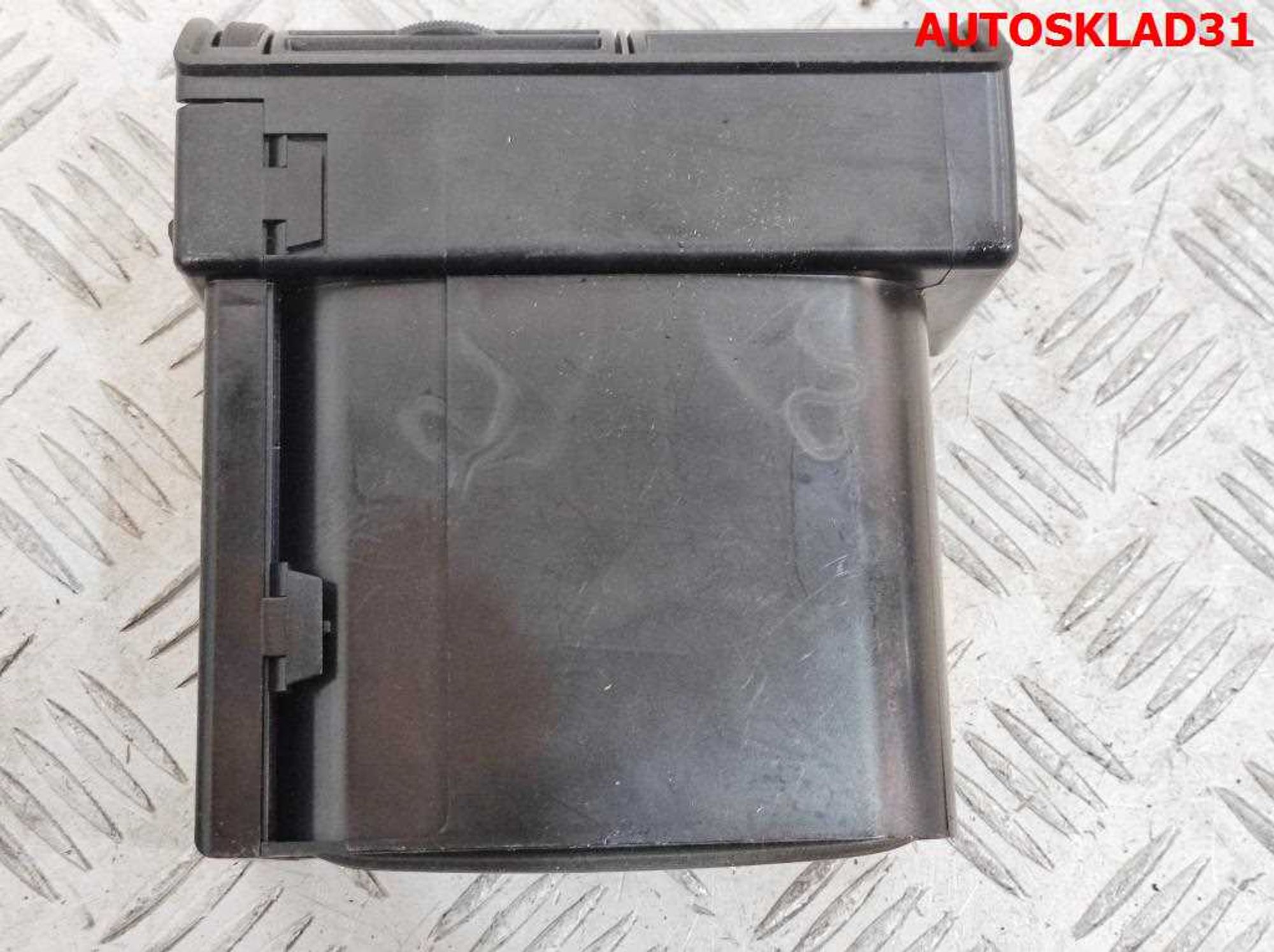 Дефлектор воздушный правый Audi A6 C4 4A1820902, 900 рублей, Дубовое