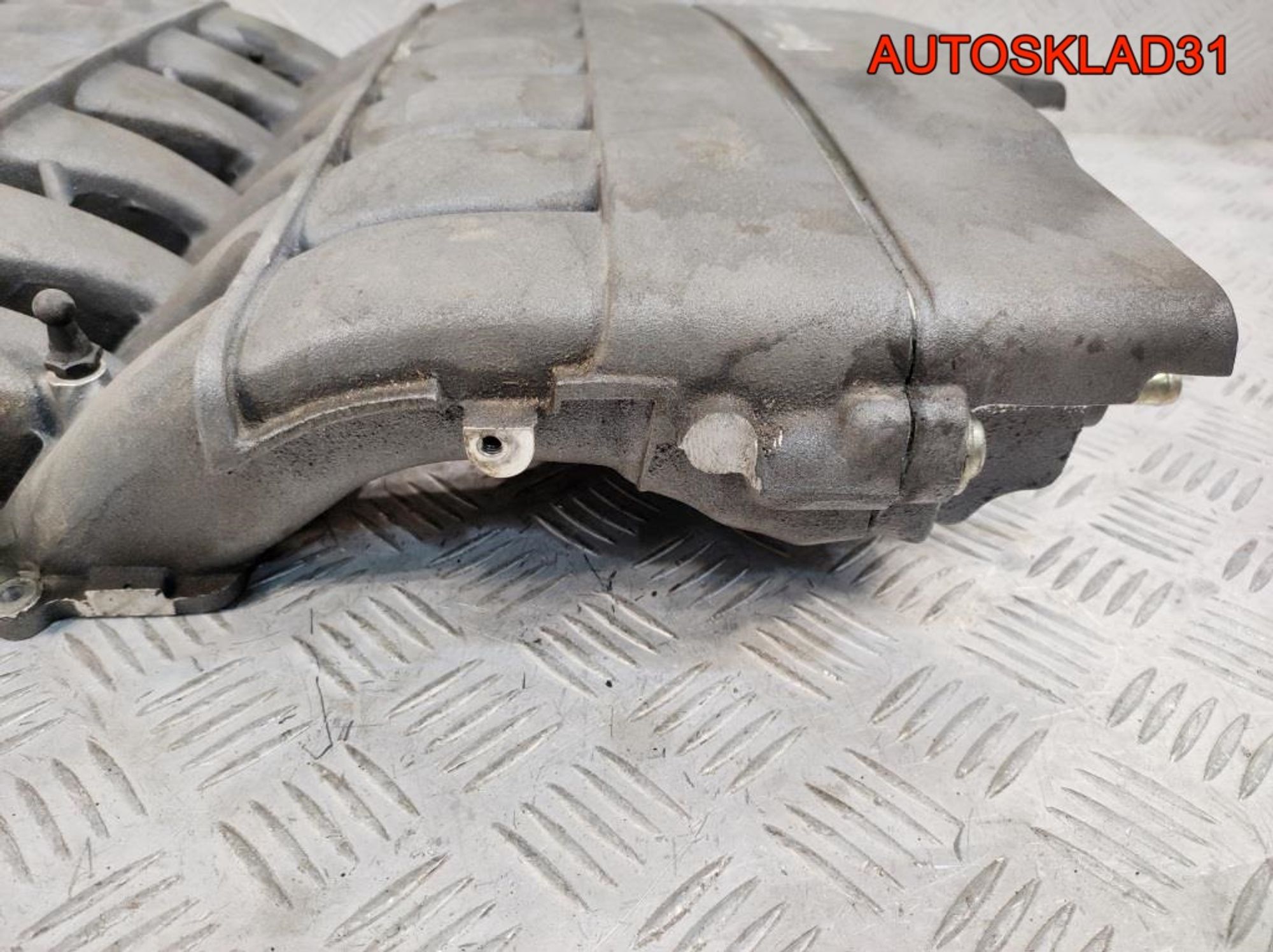 Коллектор впускной Audi A8 D3 6.0BHT Бензин 07C133221AE, 4500 рублей, Дубовое