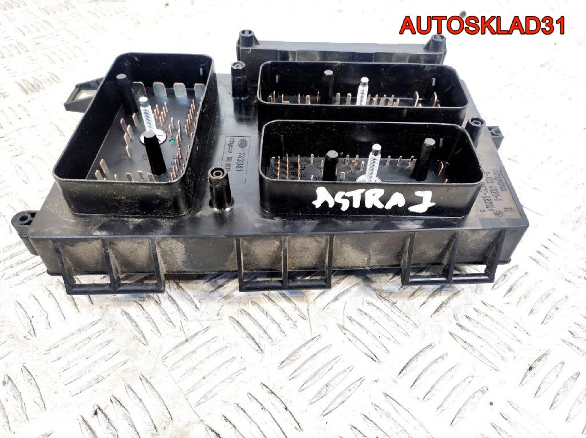 Блок предохранителей Opel Astra J A20DTH 13206754, 4100 рублей, Дубовое