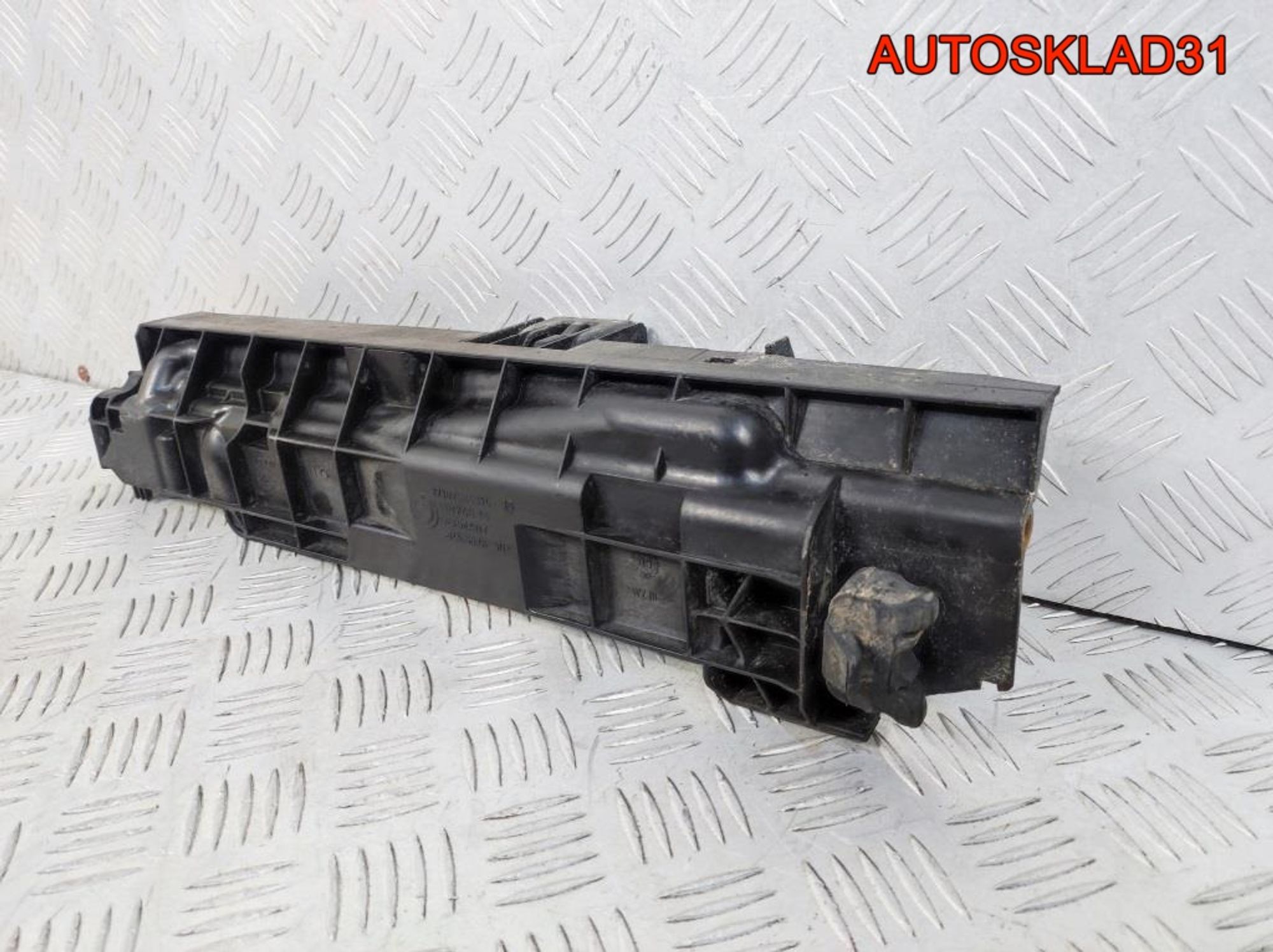 Кронштейн радиатора правый BMW E90 17107524914, 900 рублей, Дубовое