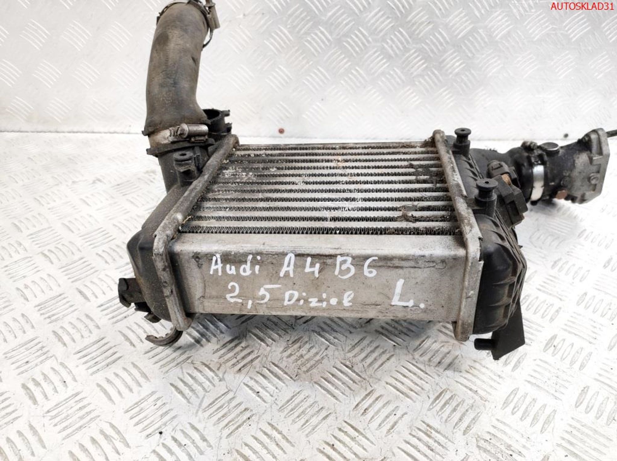 Интеркулер левый Audi A4 B6 2,5 Дизель 8E0145805P, 5000 рублей, Дубовое