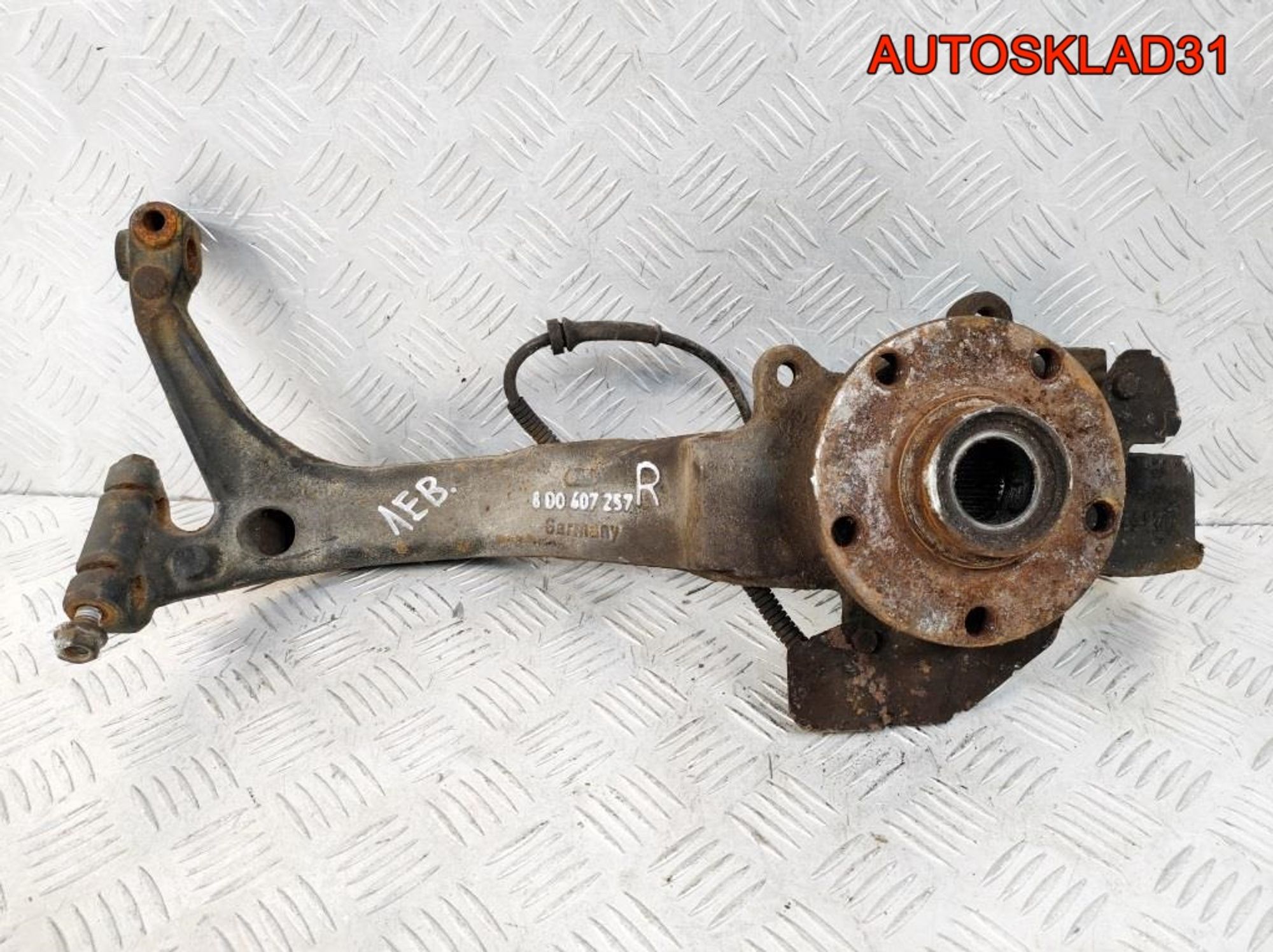 Кулак передний левый VW Passat B5 8D0407257R, 1200 рублей, Дубовое