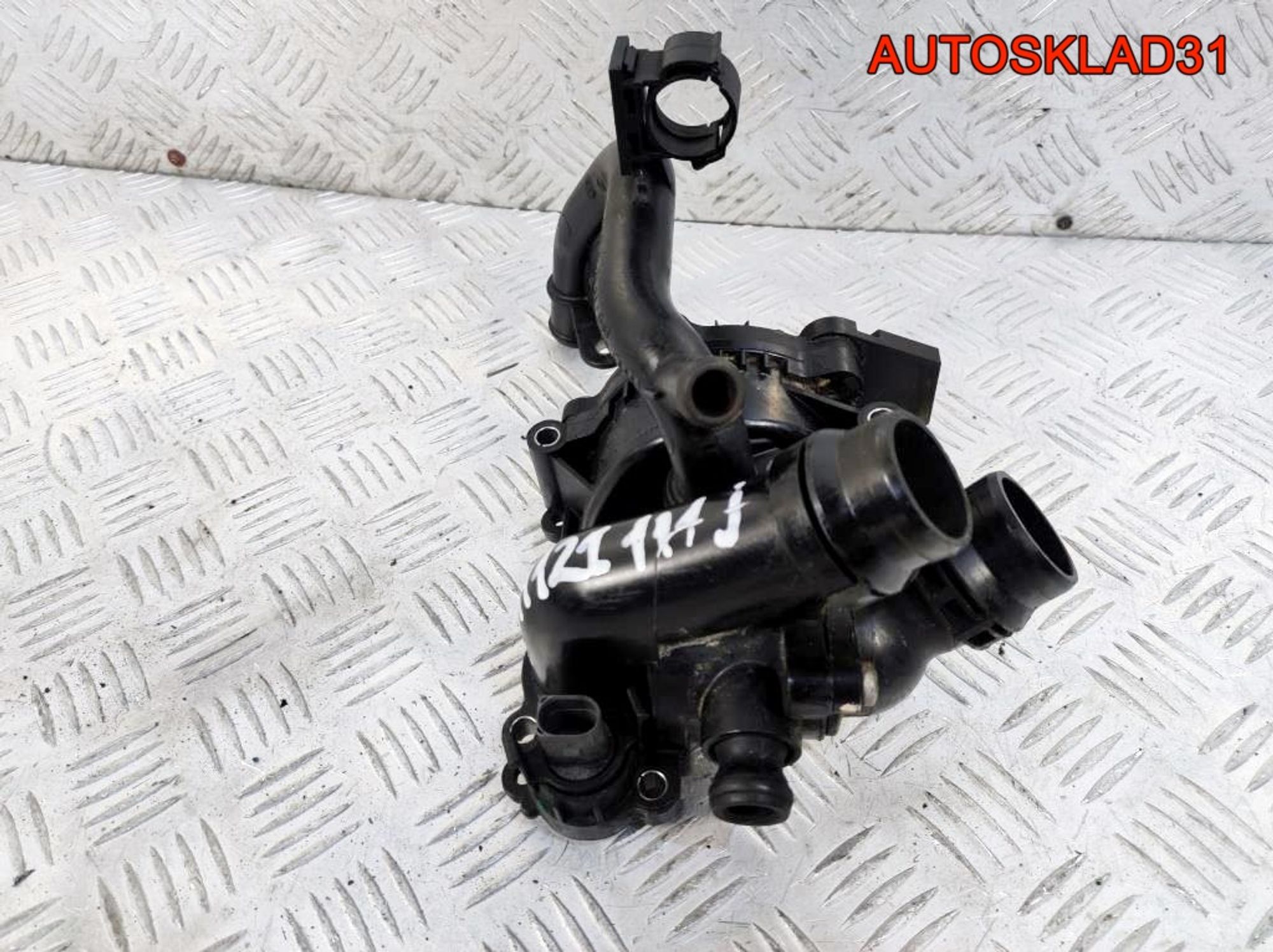 Насос водяной Volkswagen Tiguan 06H121111J Бензин, 4100 рублей, Дубовое