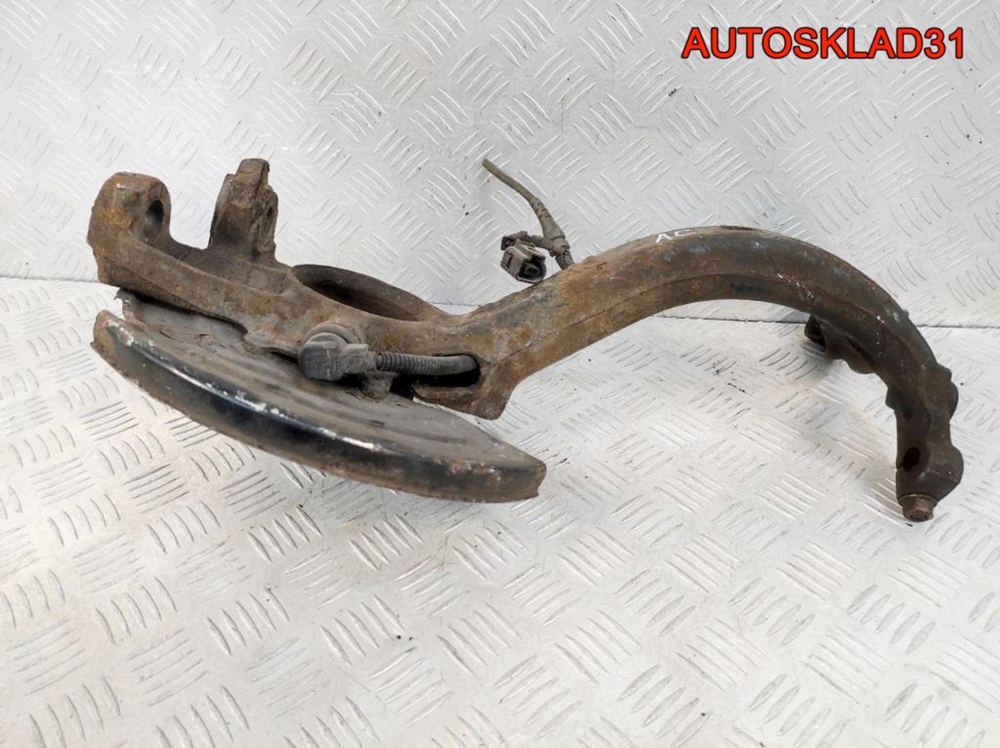 Кулак передний левый VW Passat B5 8D0407257AC, 1200 рублей, Дубовое