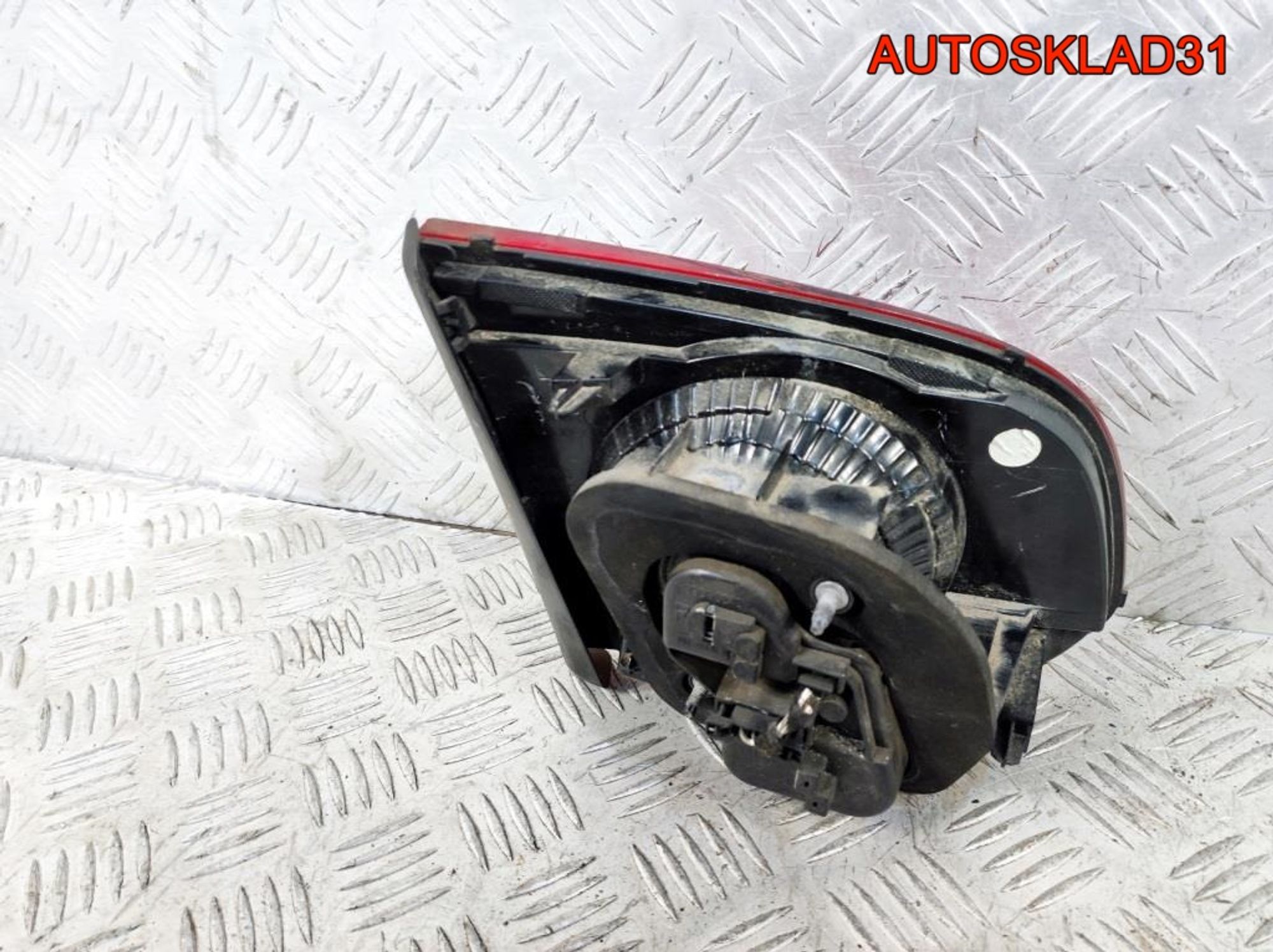 Фонарь внутренний правый VW Golf 6 5K0945094G, 3300 рублей, Дубовое