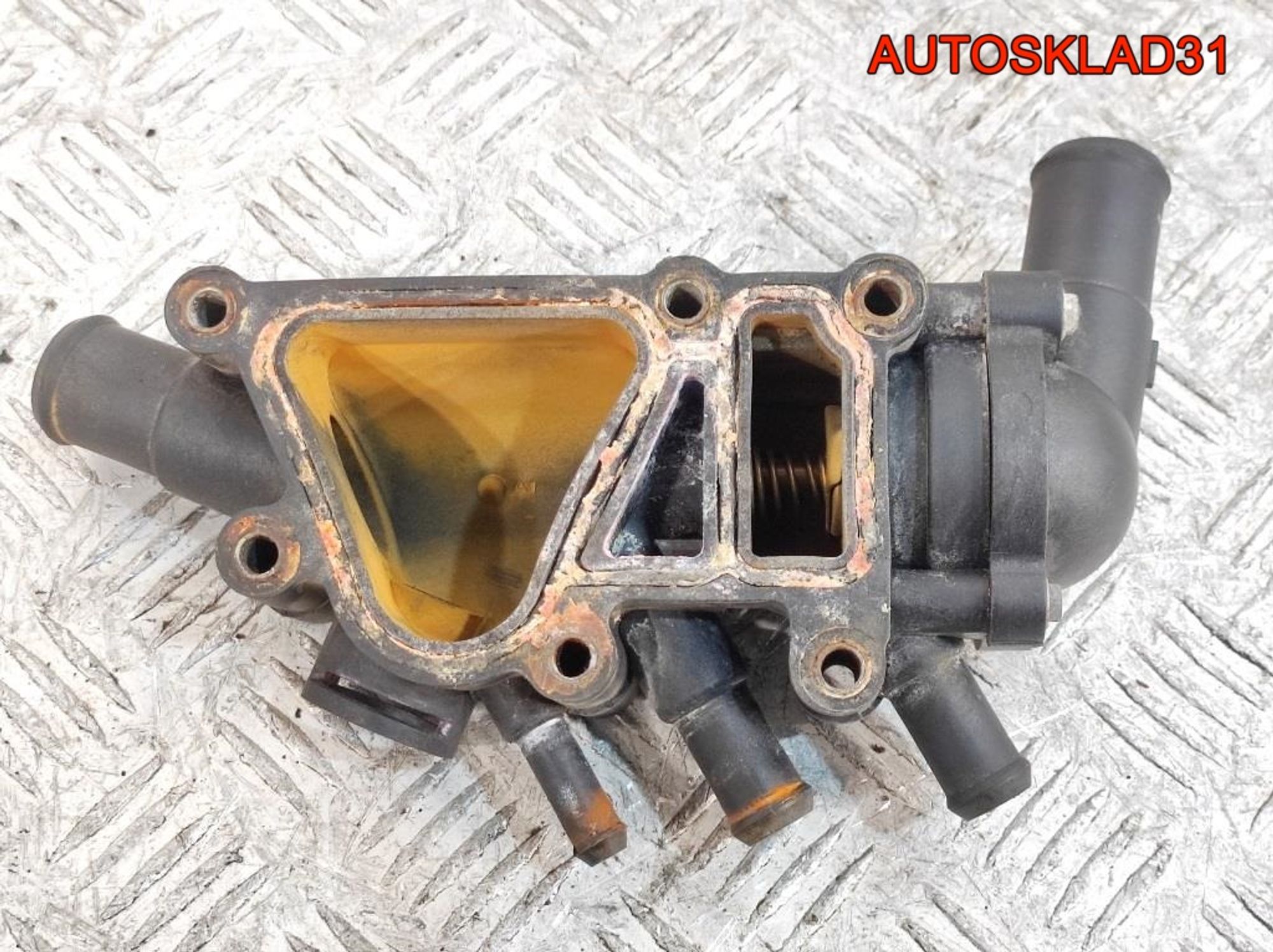 Корпус термостата Ford Focus 1 1,6 CDDA Бензин XS6E9K478A2F, 1500 рублей, Дубовое