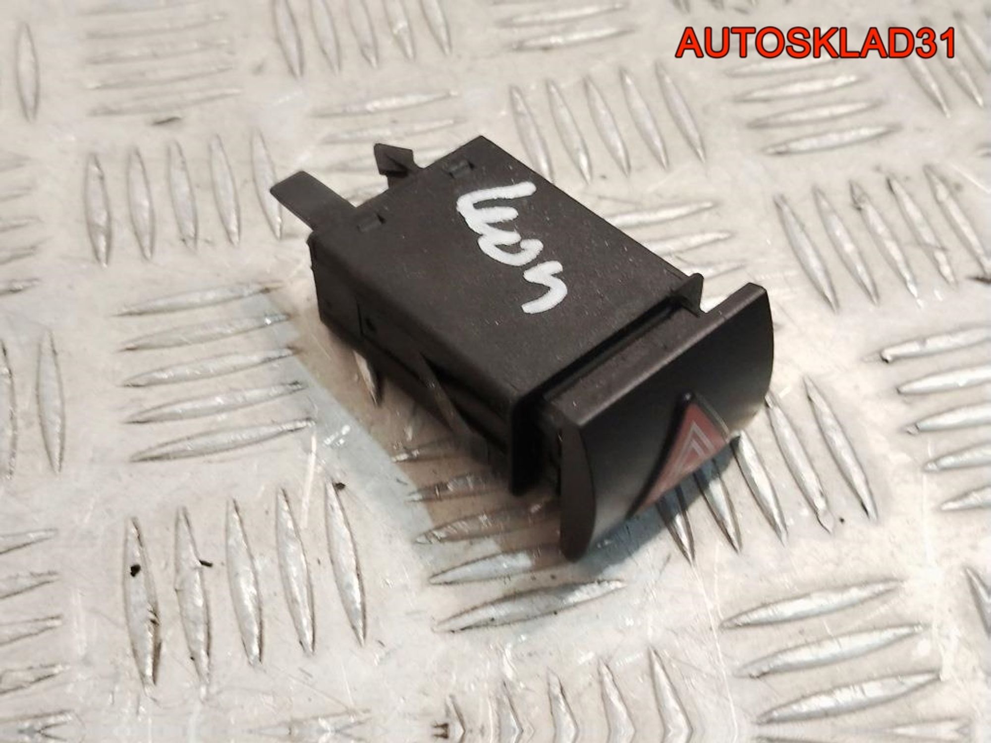 Кнопка аварийной сигнализации SEAT Leon 1M1 1M0941509B, 6500 рублей, Дубовое