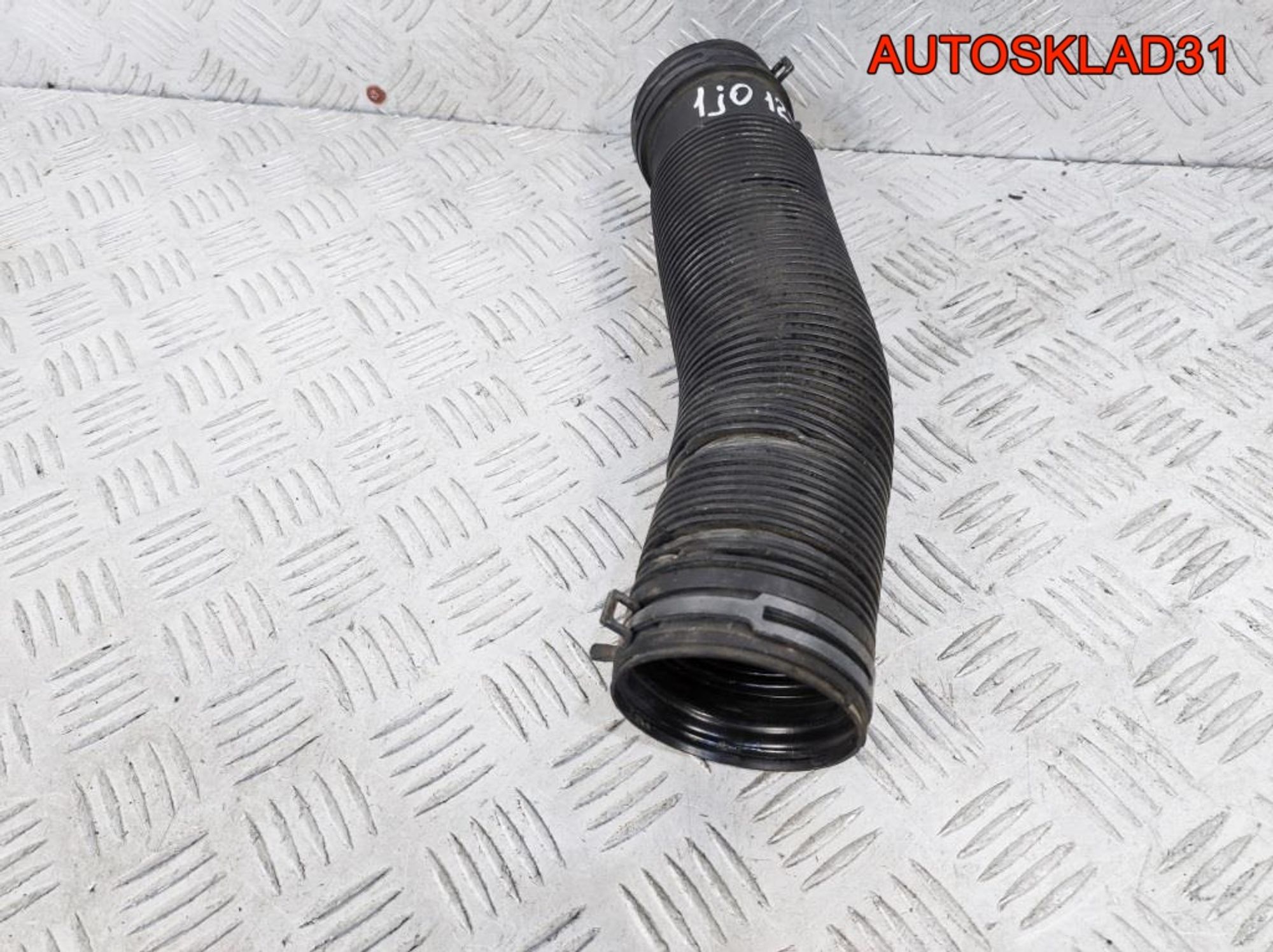 Патрубок воздушного фильтра VW Golf 4 1J0129684J, 900 рублей, Дубовое