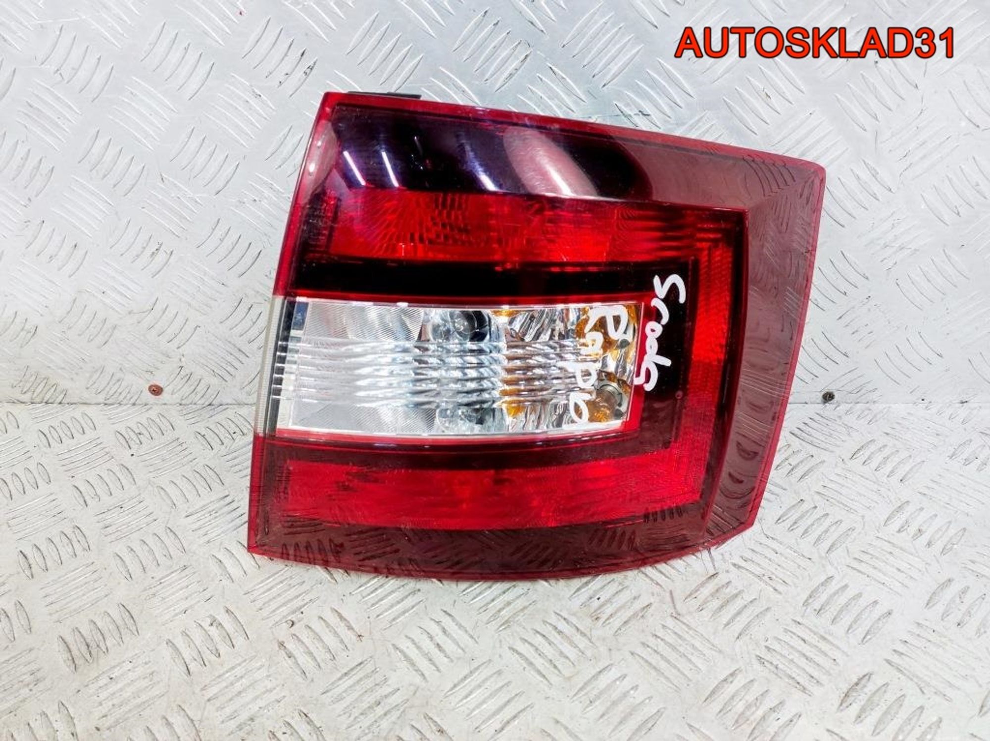 Фонарь задний правый Skoda Rapid 5JJ945096A, 9800 рублей, Дубовое