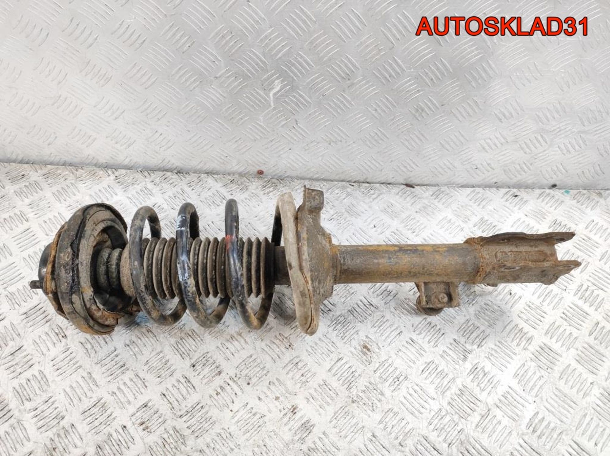 Стойка амортизатора задняя правая Nissan X-Trail T30, 2000 рублей, Дубовое