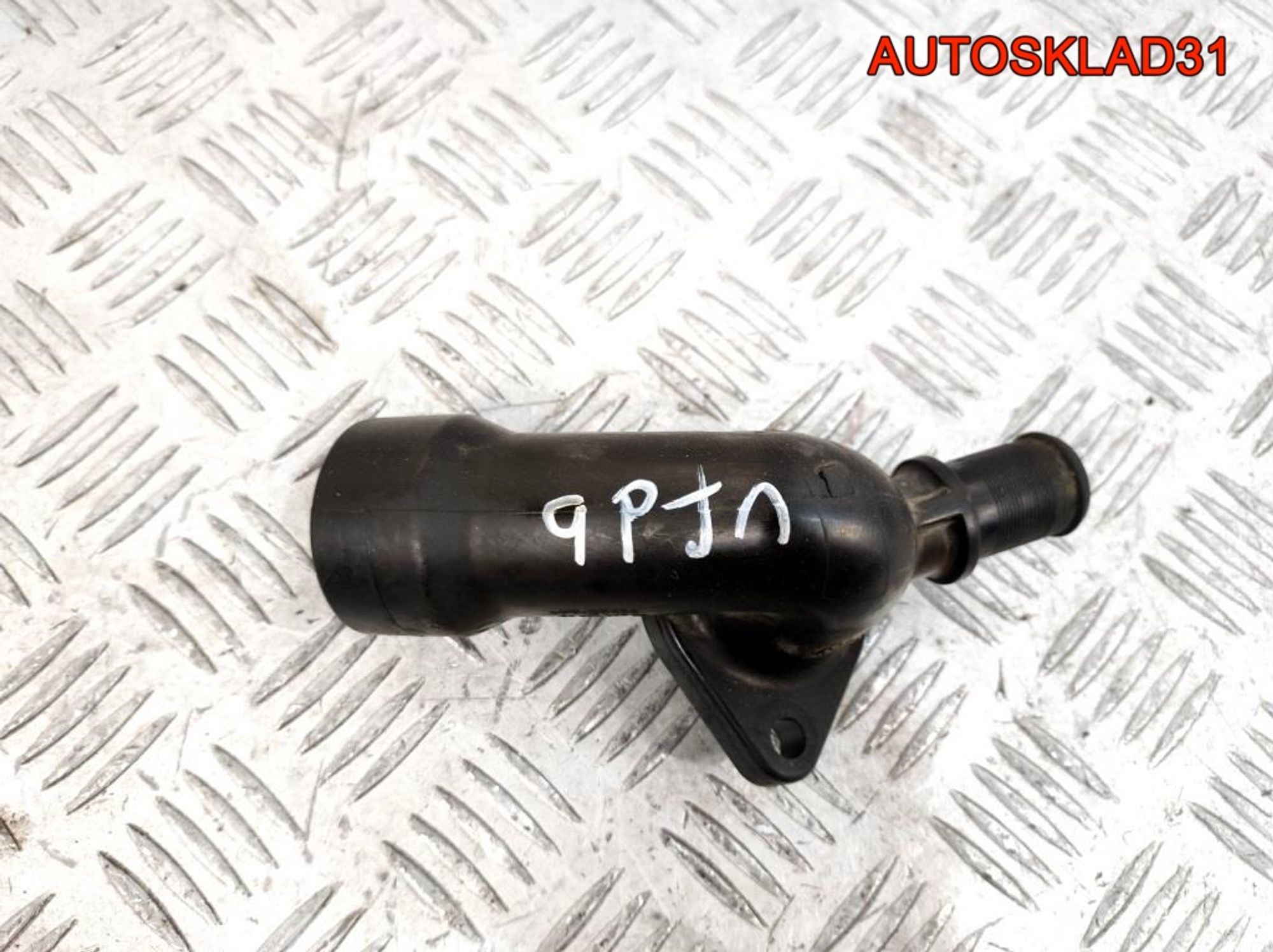 Фланец системы охлаждения Ford Focus 3 2,0 UFDB 9646559580, 600 рублей, Дубовое