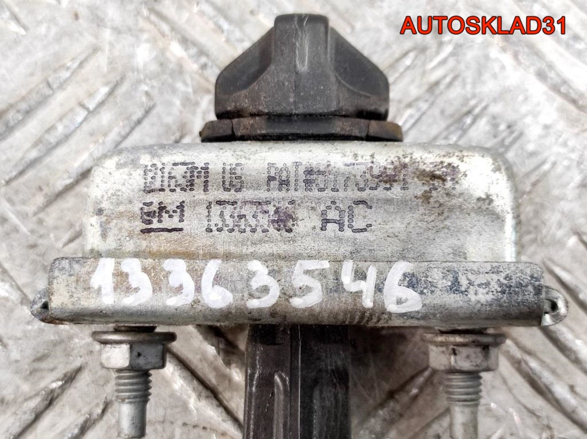 Ограничитель двери передний Opel Astra J 13363546, 900 рублей, Дубовое