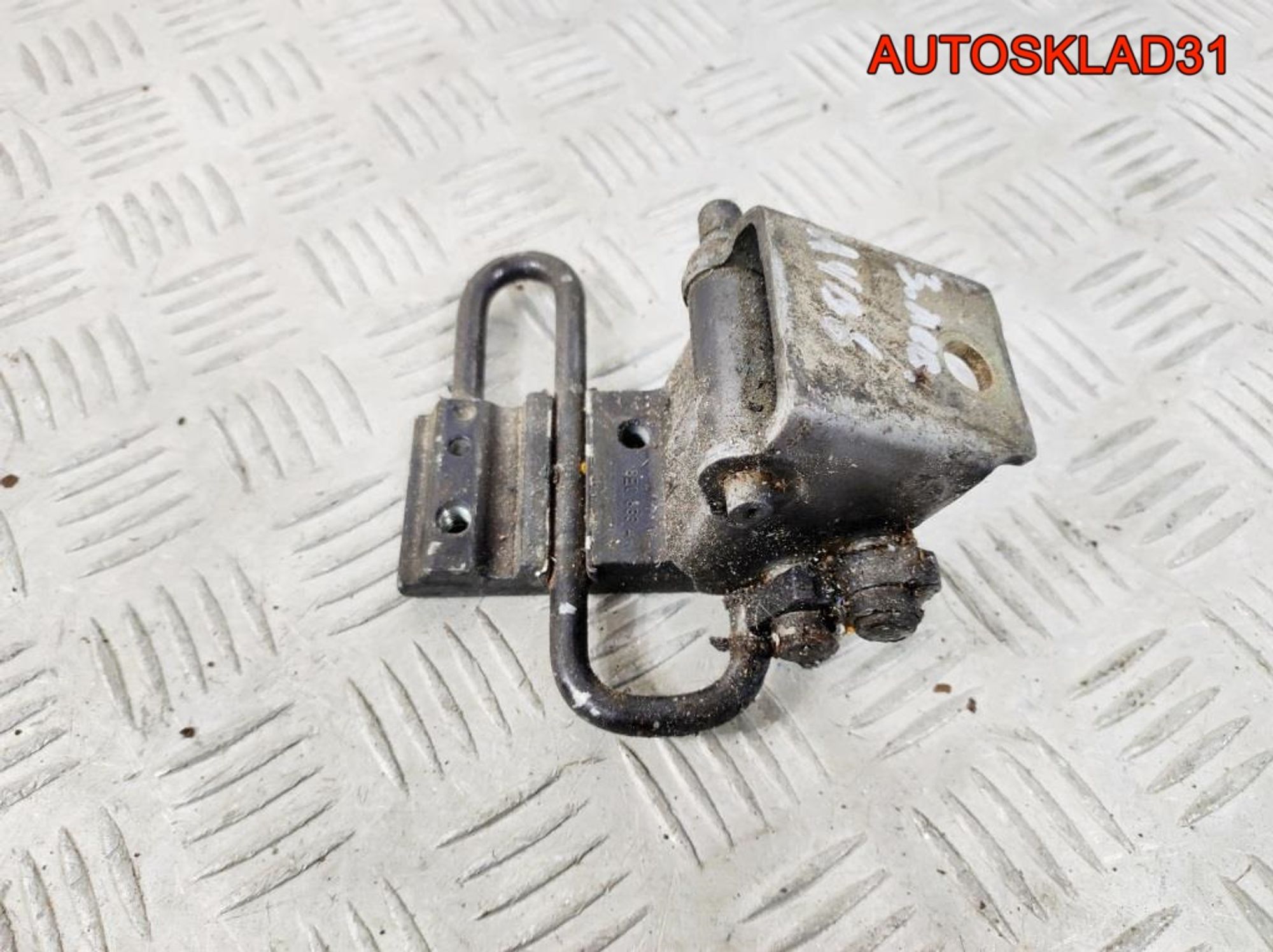 Петля двери задняя левая нижняя Audi A4 B6, 700 рублей, Дубовое