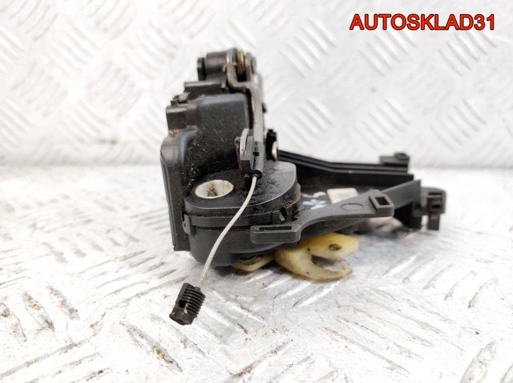 Замок двери передней левой VW Golf 4 6X1837013G, 3200 рублей, Дубовое