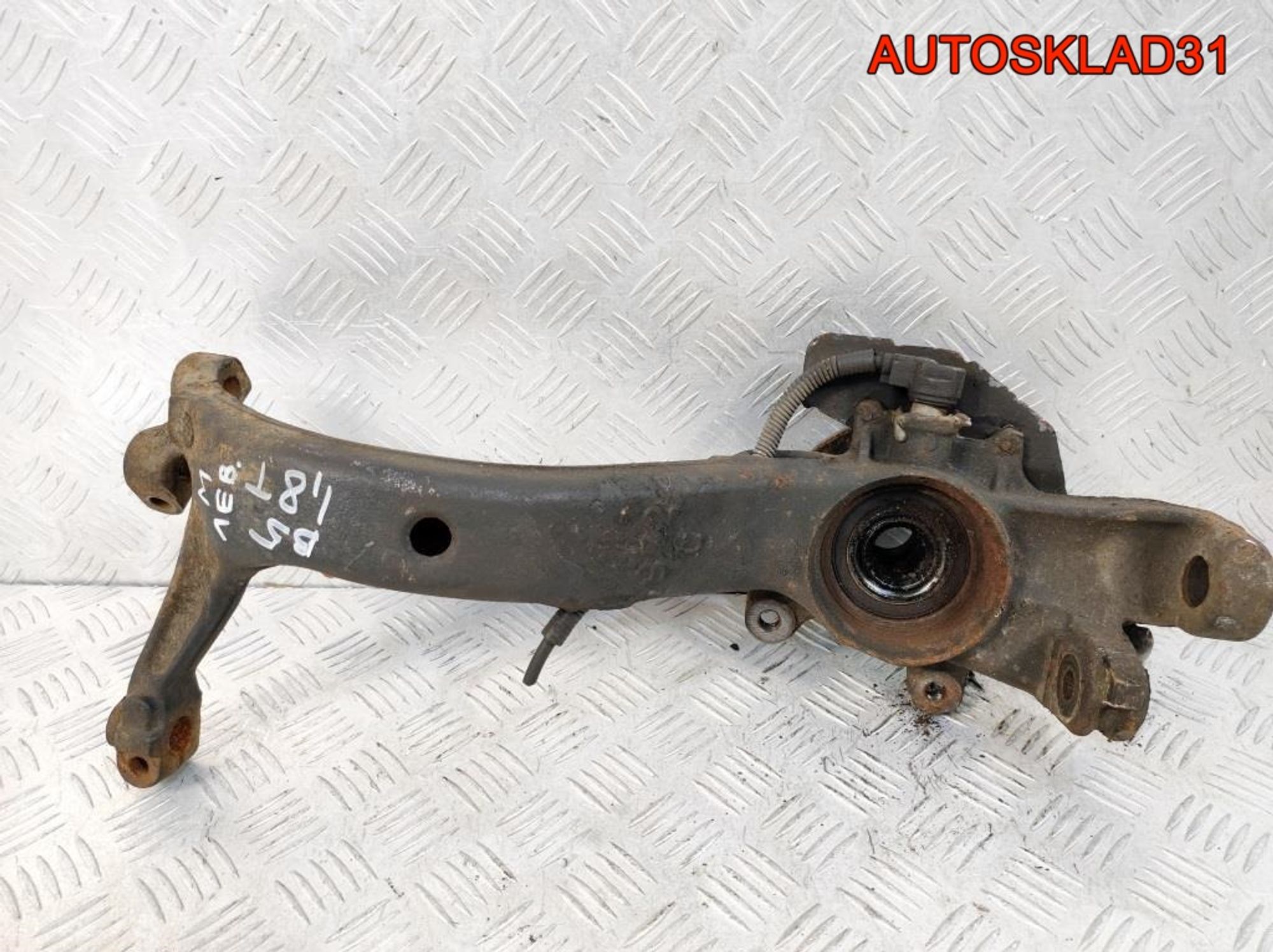 Кулак передний левый VW Passat B5 8D0407257M, 1200 рублей, Дубовое