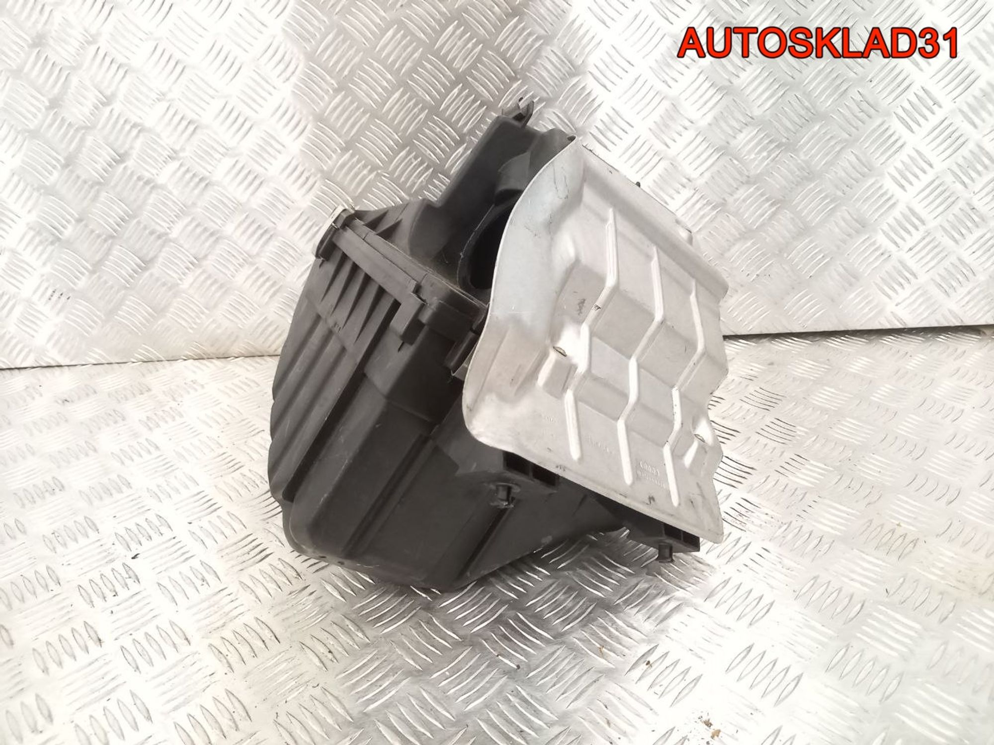 Корпус воздушного фильтра VW Passat B5 058133837R, 1400 рублей, Дубовое