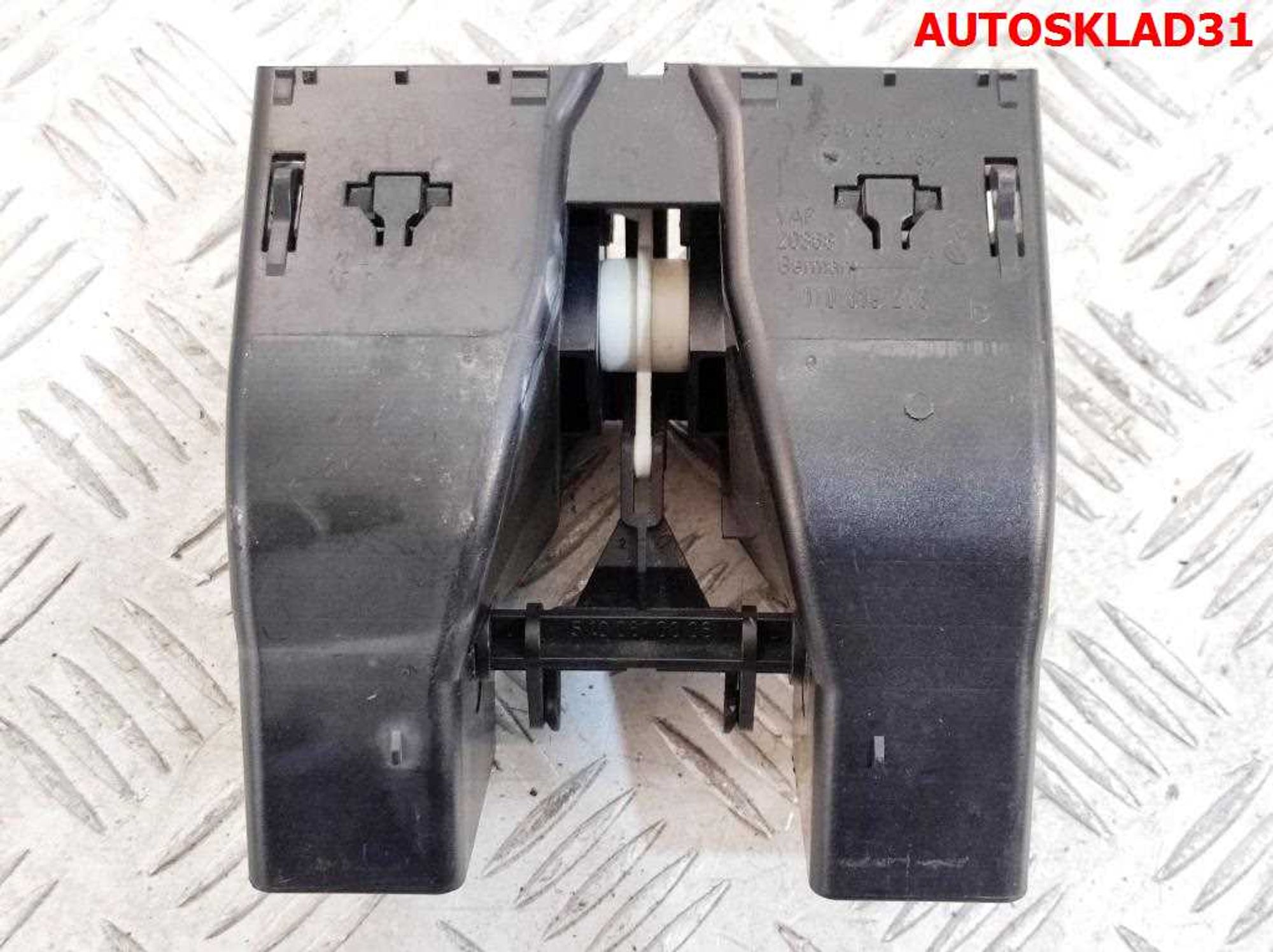 Дефлектор воздушный задний VW Touran 1 1T0819203B, 700 рублей, Дубовое
